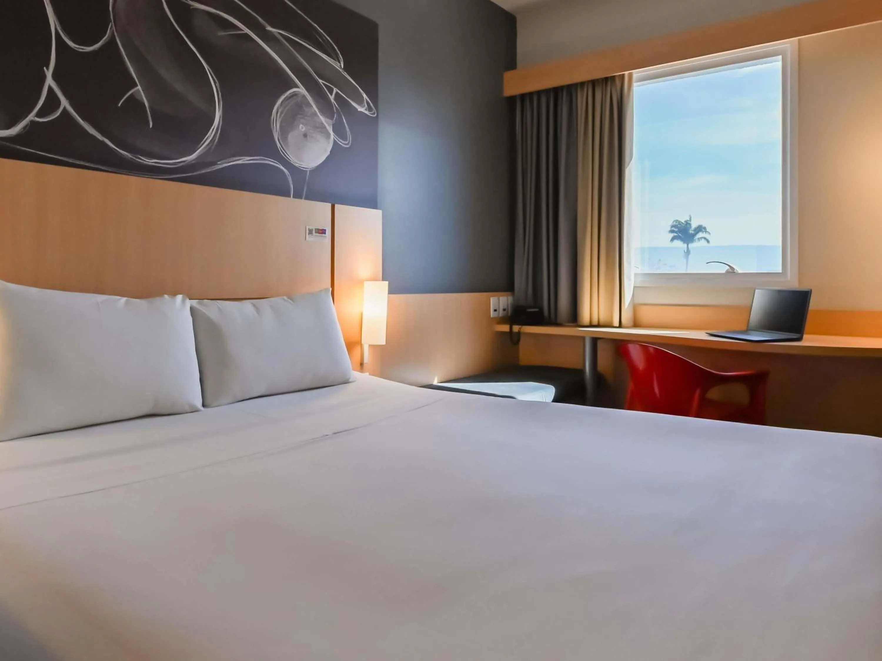 Bedroom, Bed in Ibis Guaratingueta Aparecida - Circuito da Fé