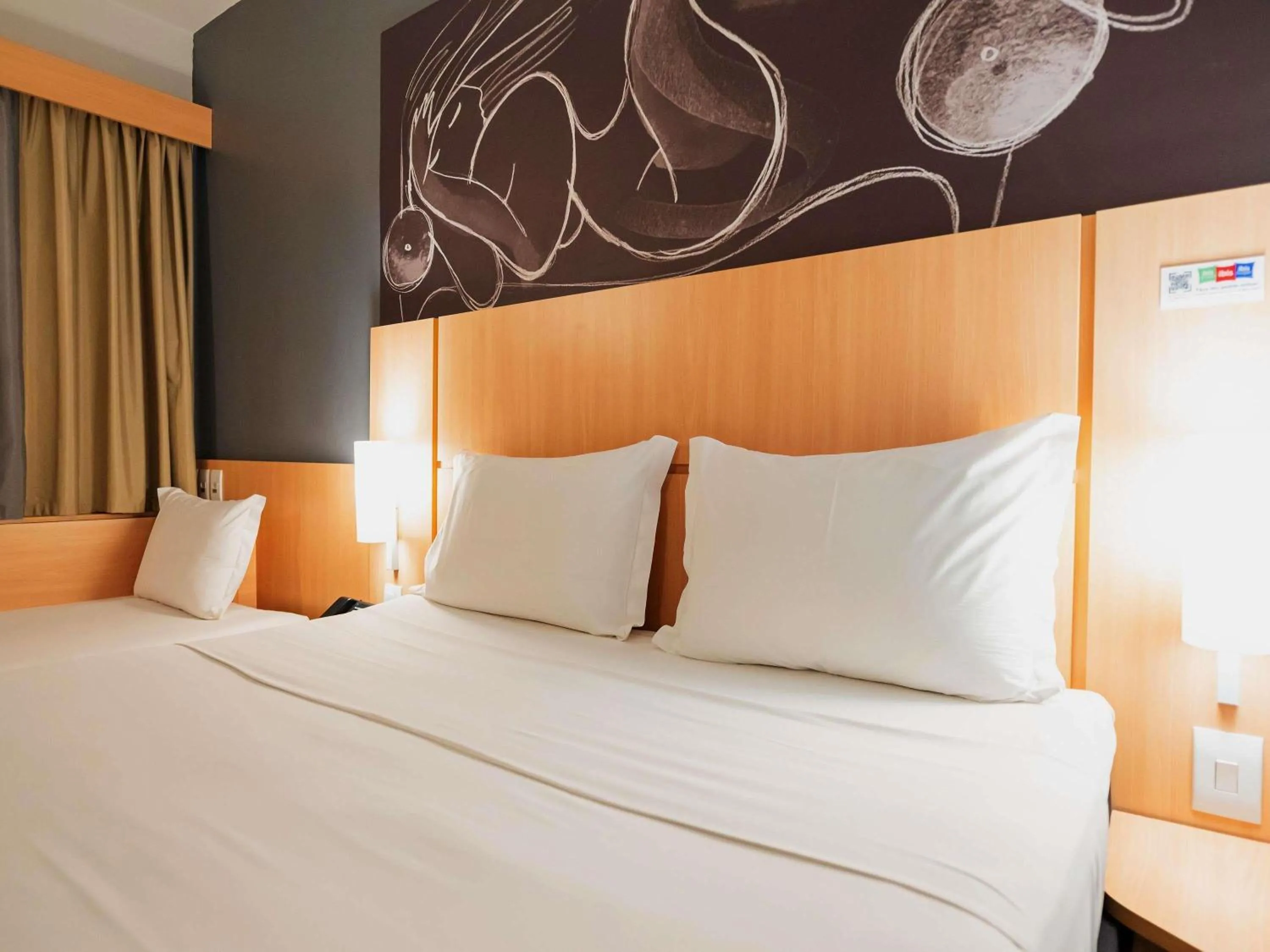 Bedroom, Bed in Ibis Guaratingueta Aparecida - Circuito da Fé