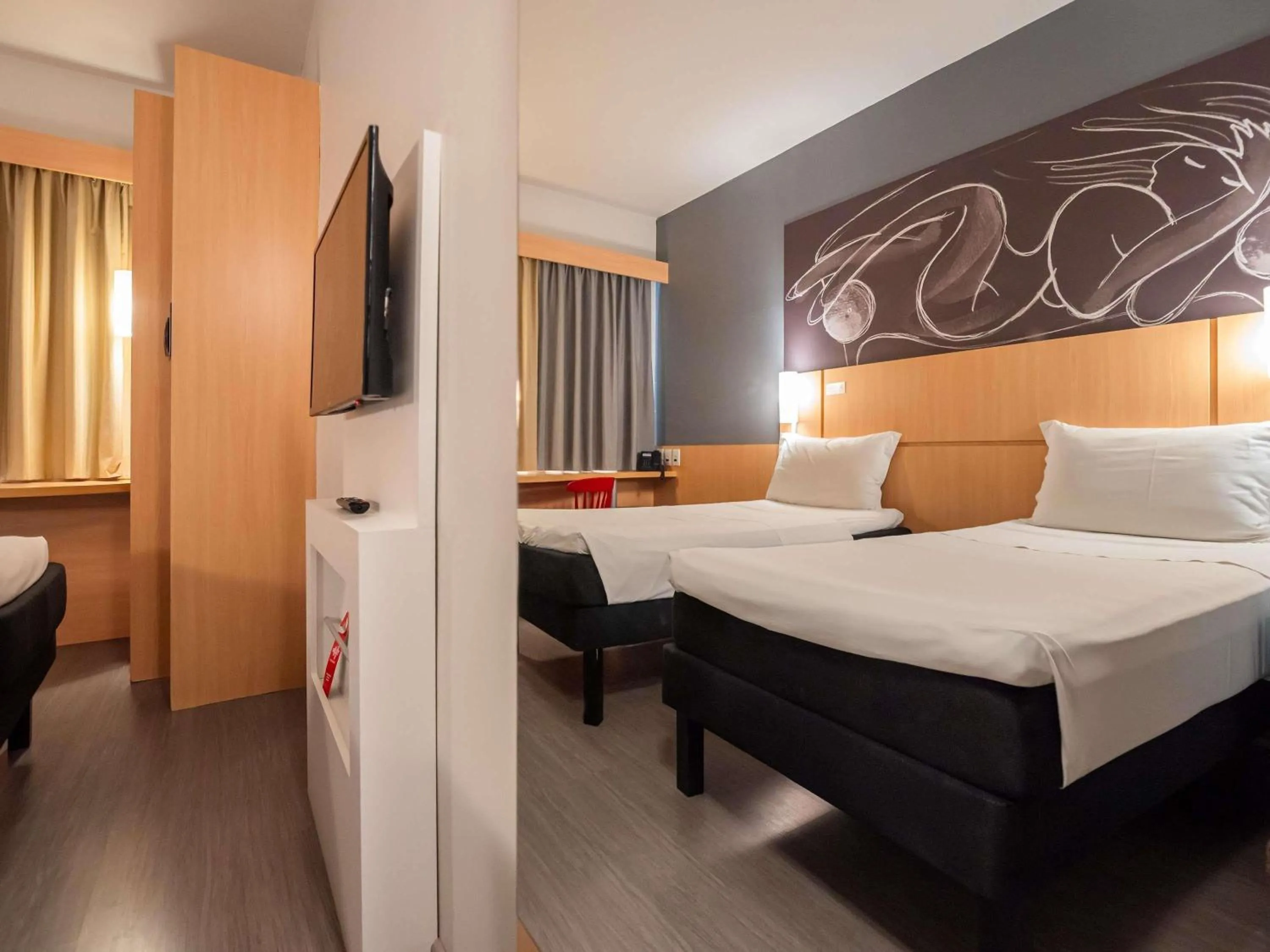 Bedroom, Bed in Ibis Guaratingueta Aparecida - Circuito da Fé