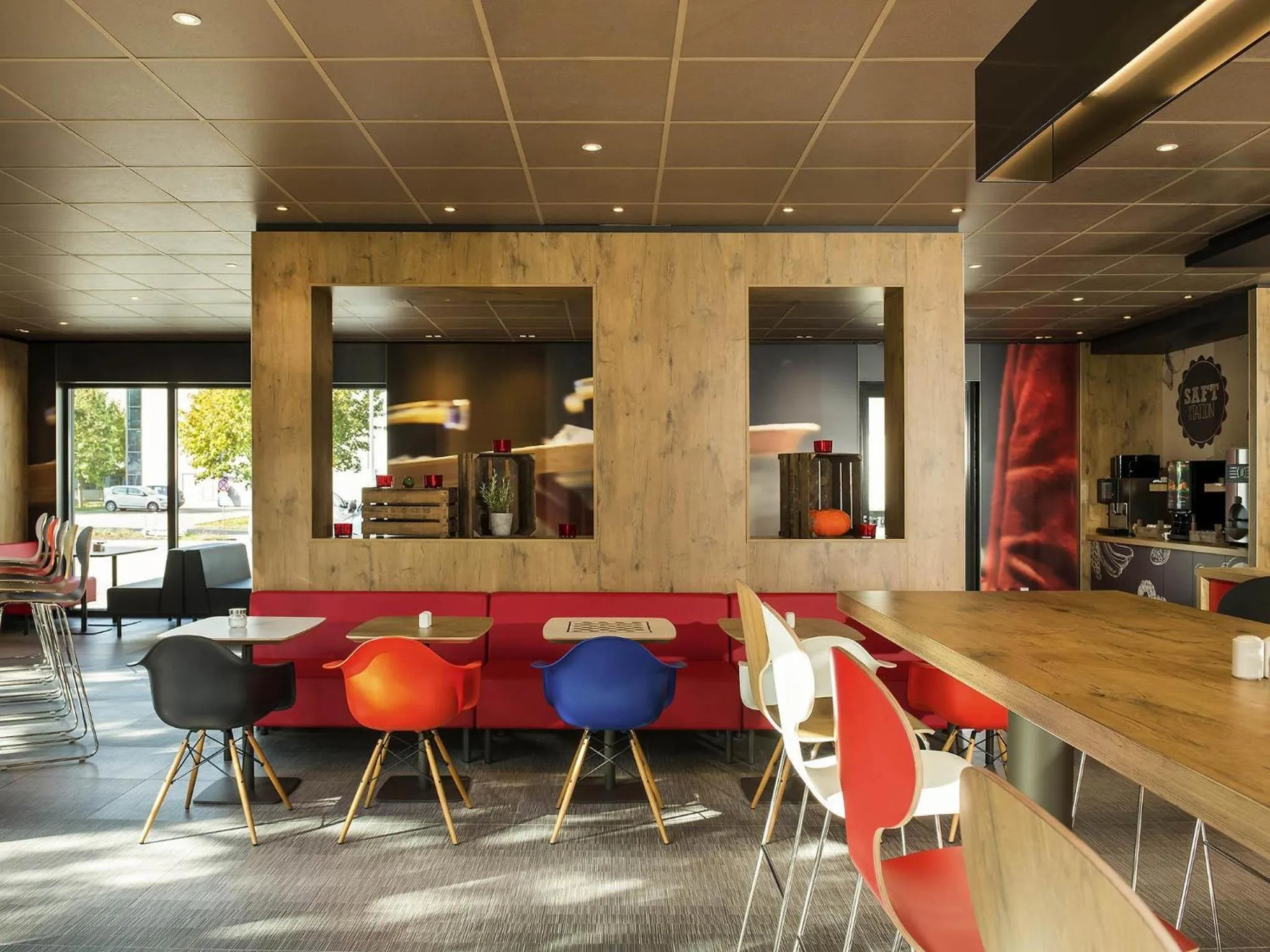 Restaurant/places to eat in Ibis München Airport Süd