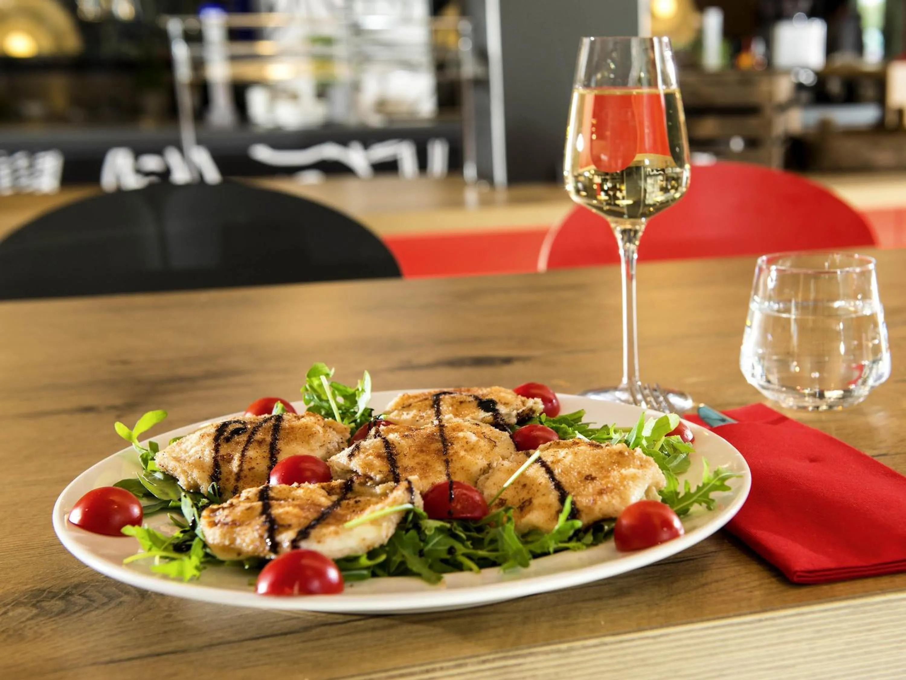 Restaurant/places to eat in Ibis München Airport Süd