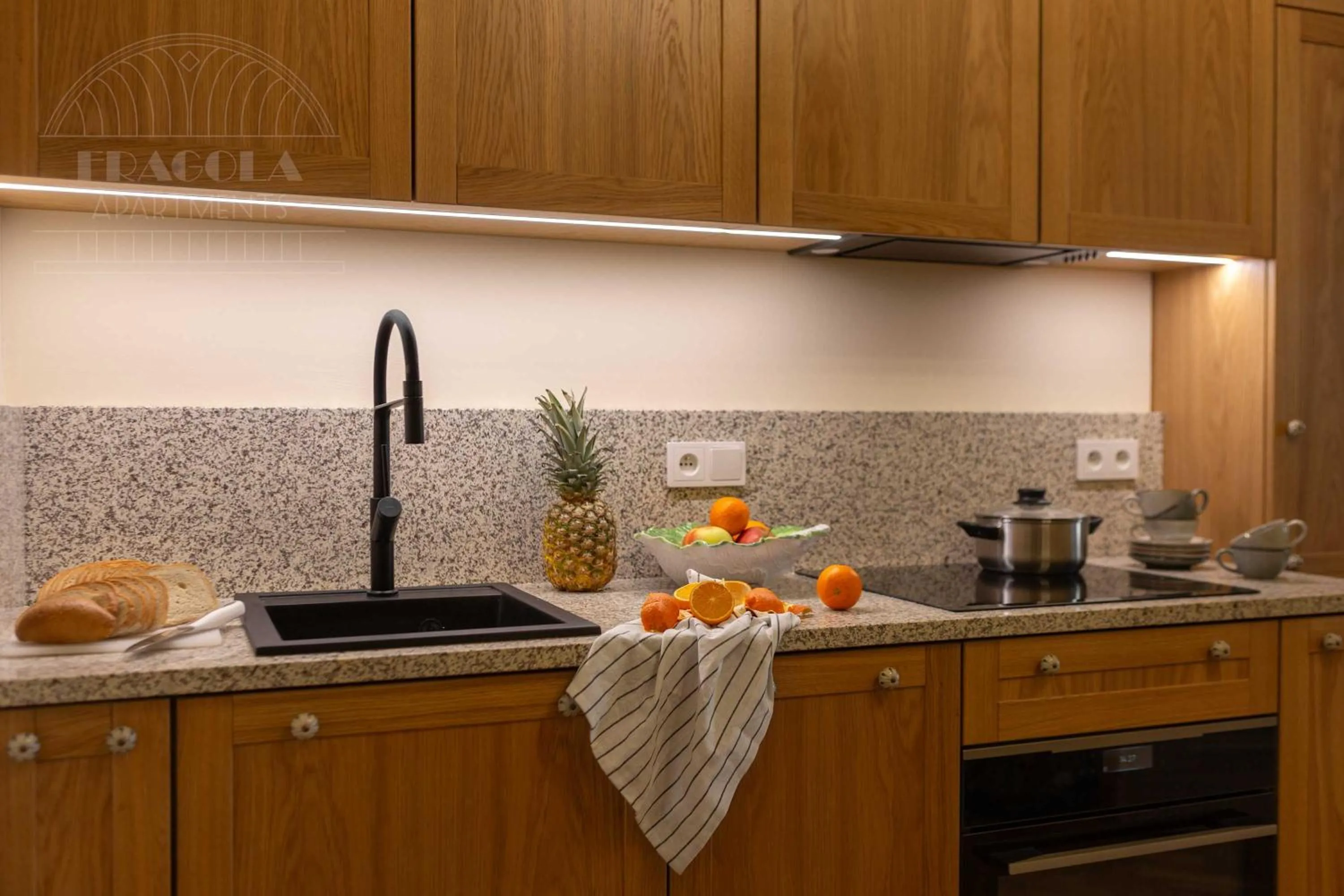 Kitchen or kitchenette in Fragola Apartments Old Town