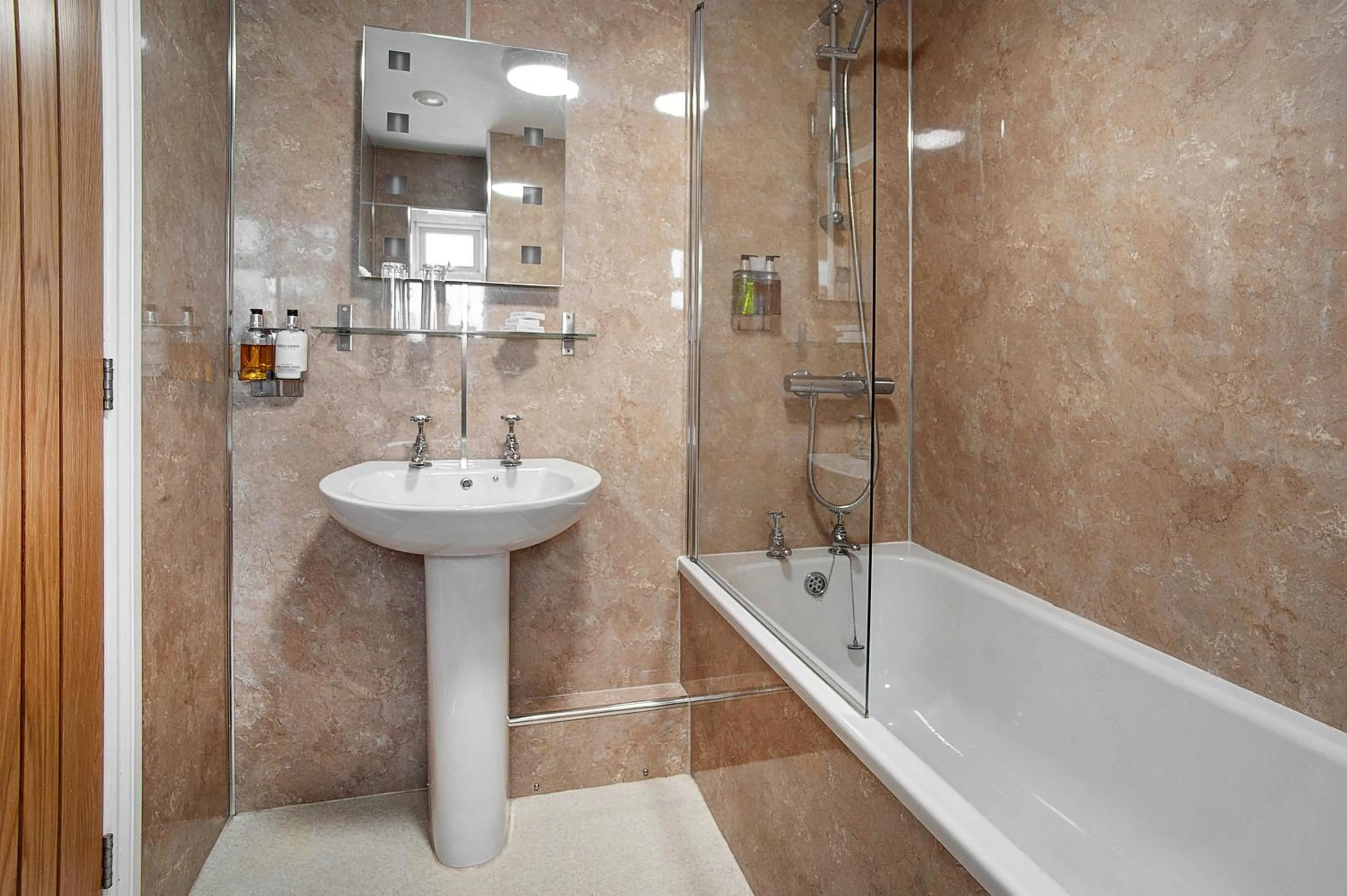 Shower in The Twice Brewed Inn