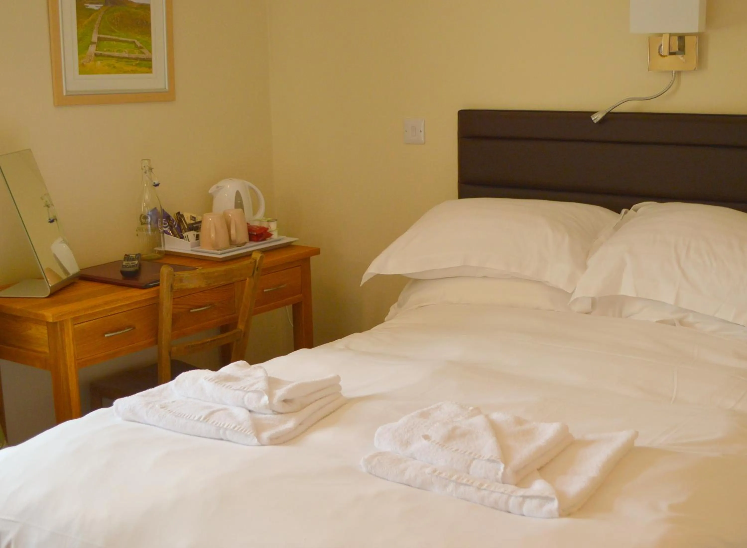 Property building, Bed in The Twice Brewed Inn