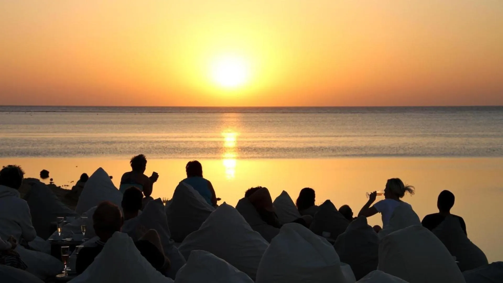Beach in The Breakers Diving and Surfing Lodge Soma Bay