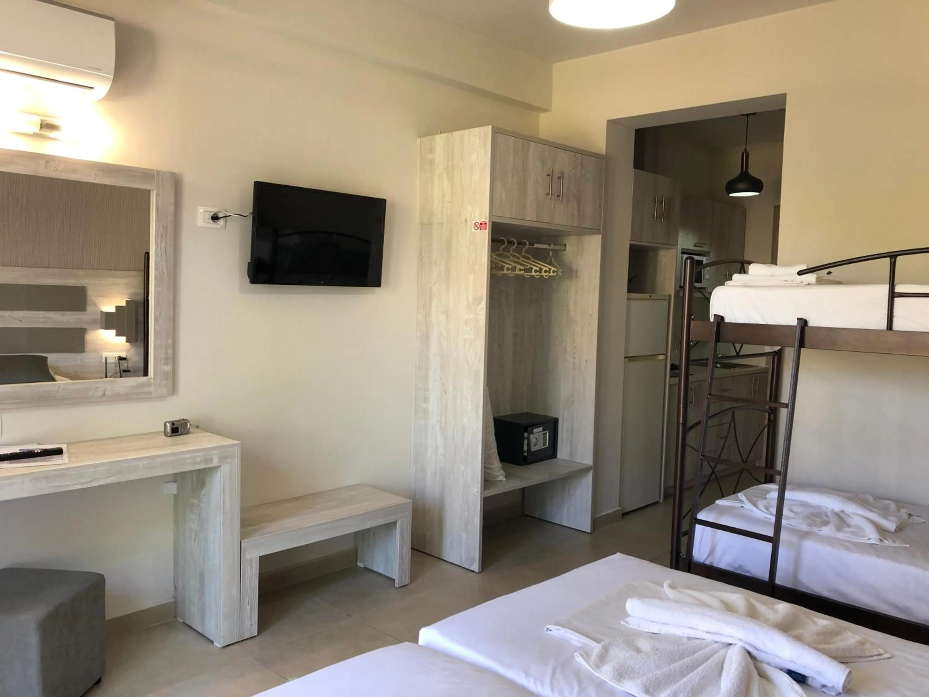 Photo of the whole room, Bed in Paradise Apartments