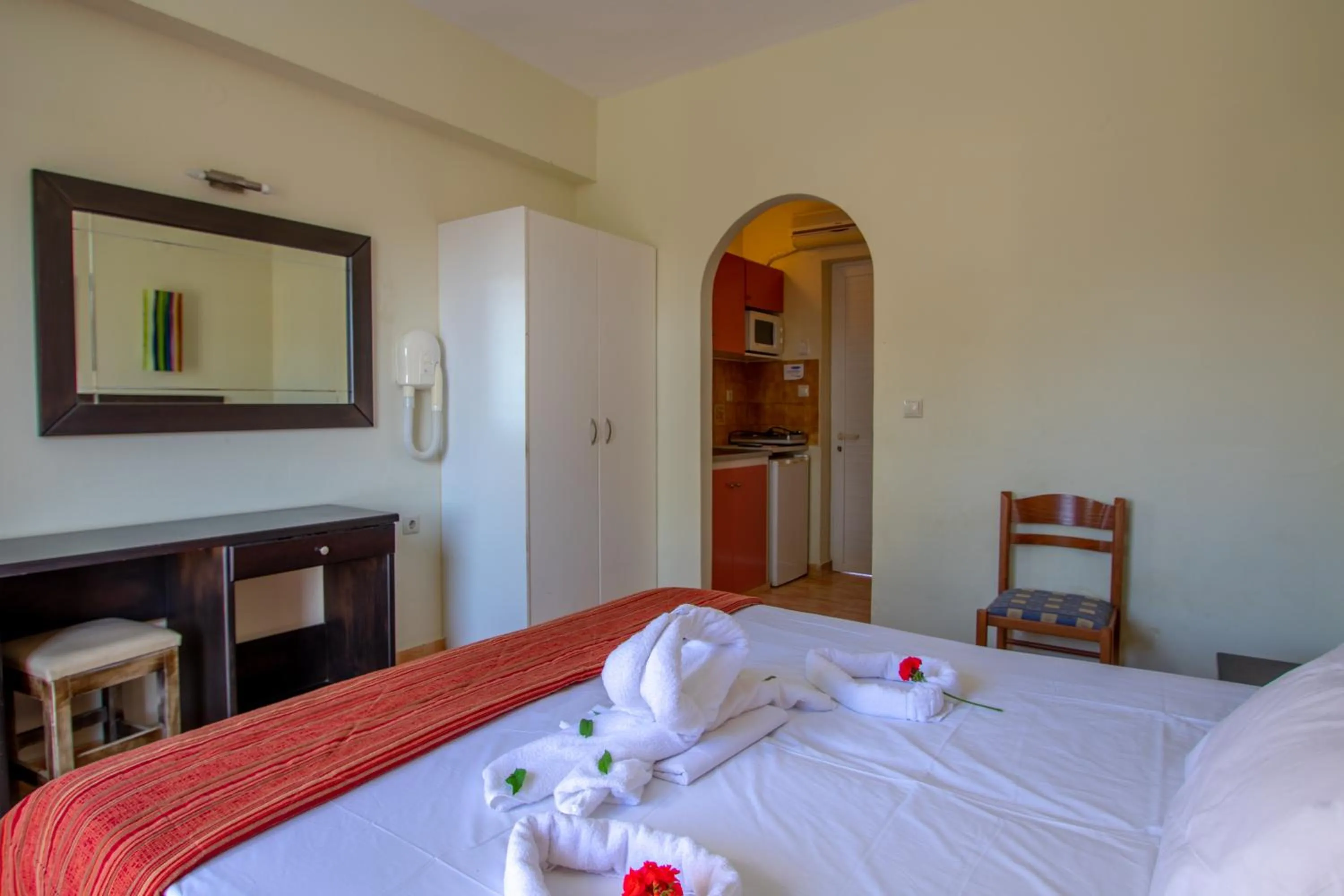 Photo of the whole room, Bed in Paradise Apartments