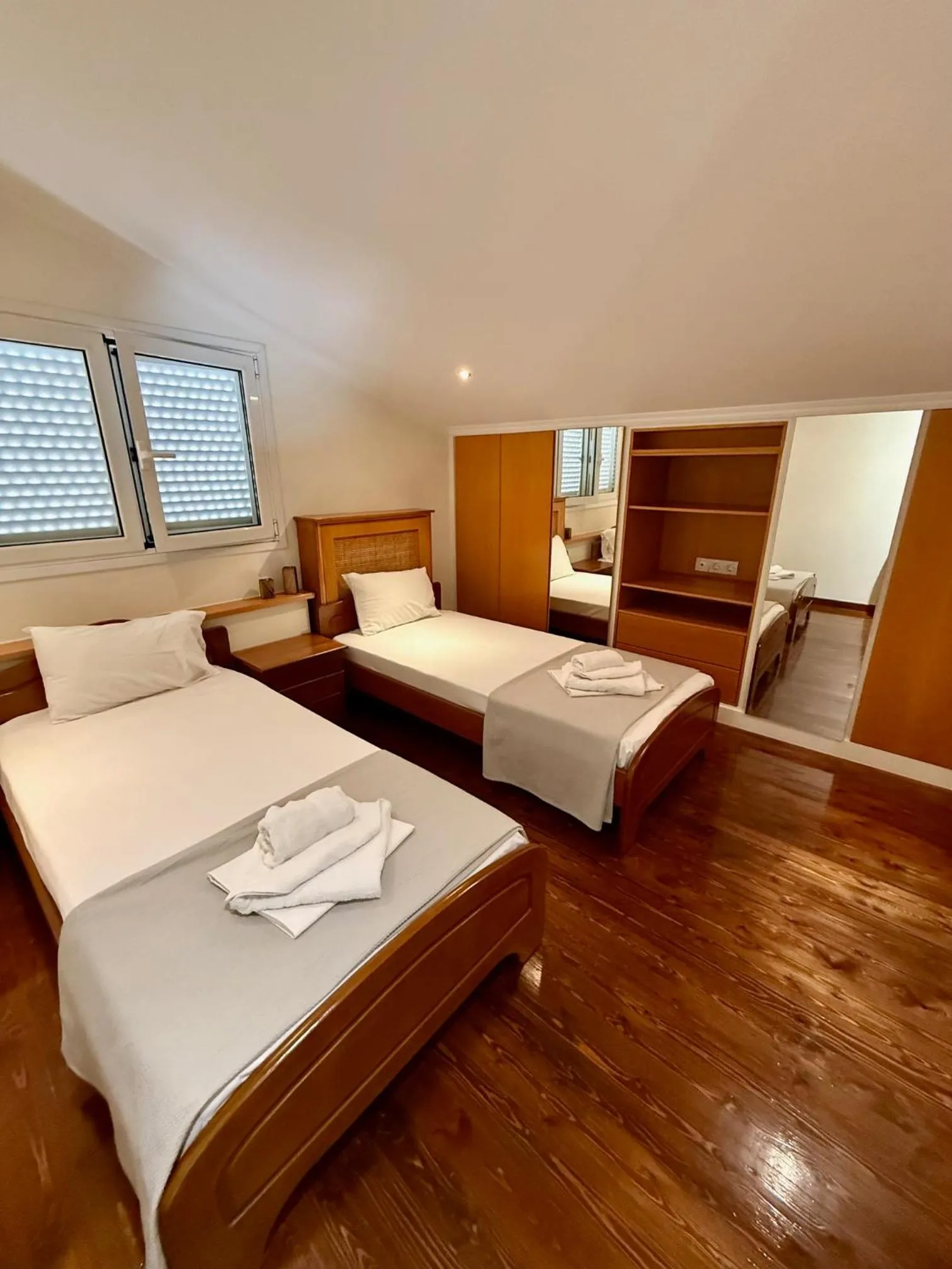 wardrobe, Bed in Paradise Apartments