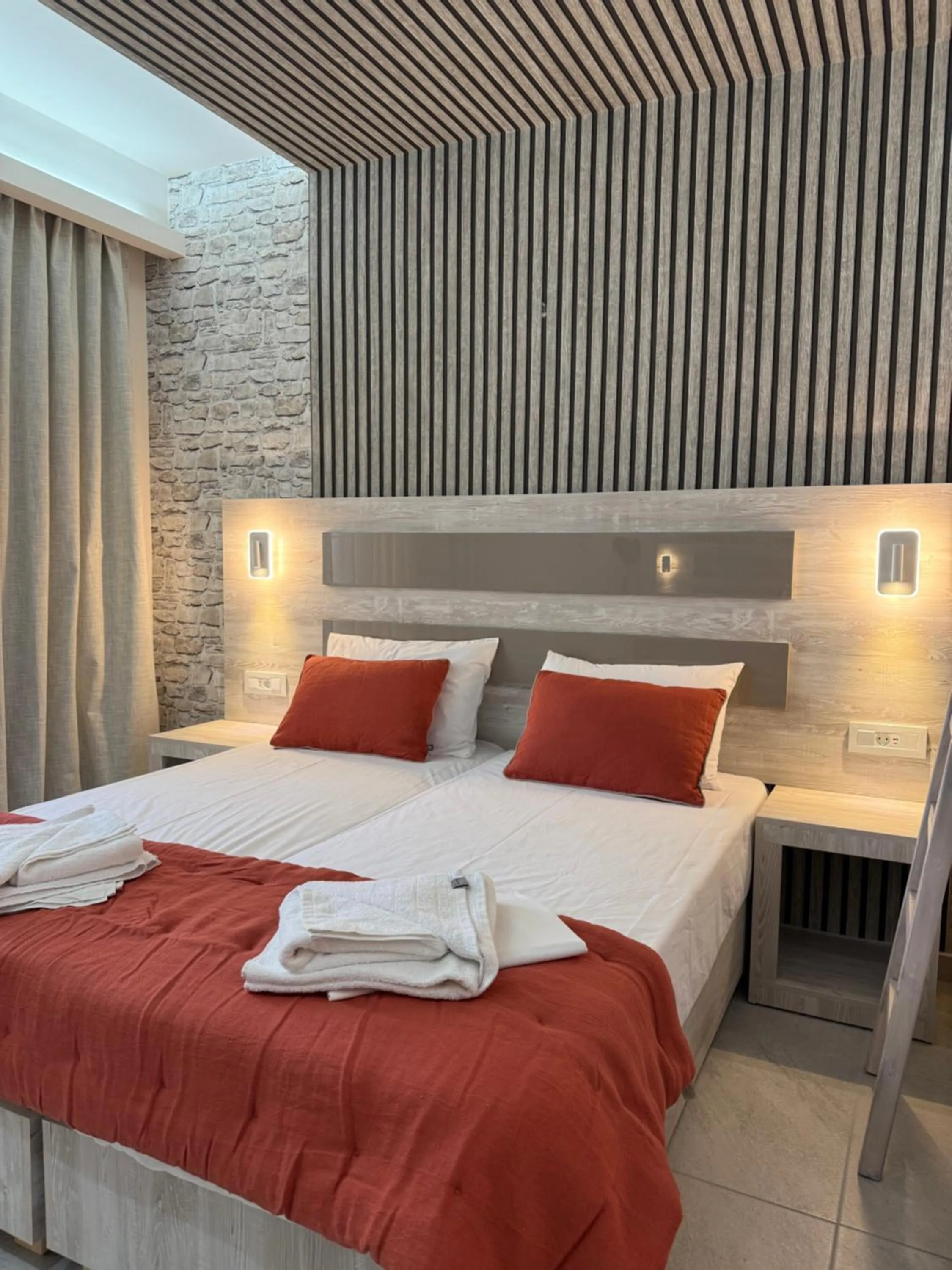 Bed in Paradise Apartments