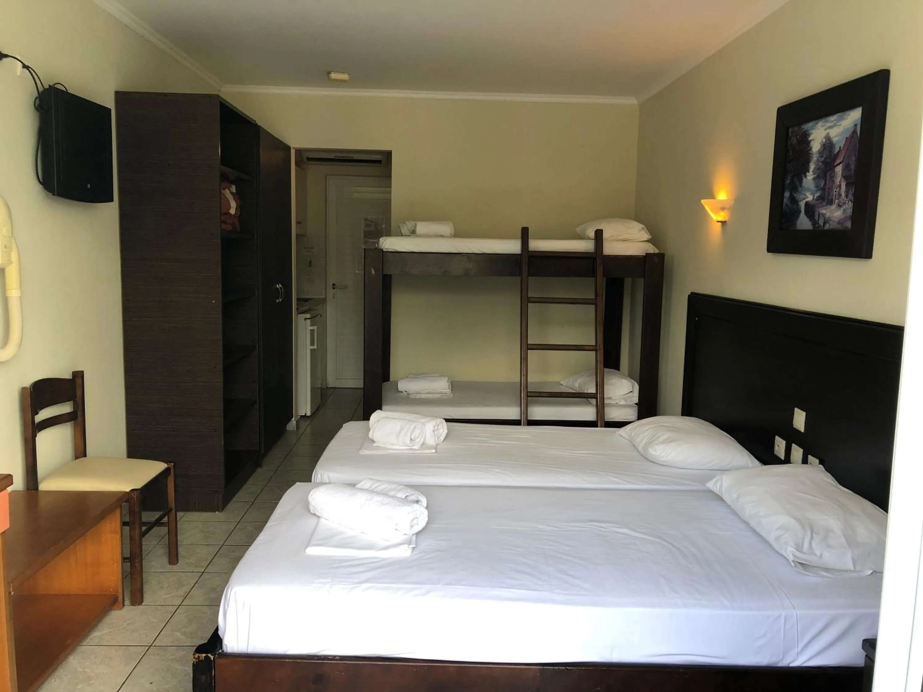 Bed in Paradise Apartments