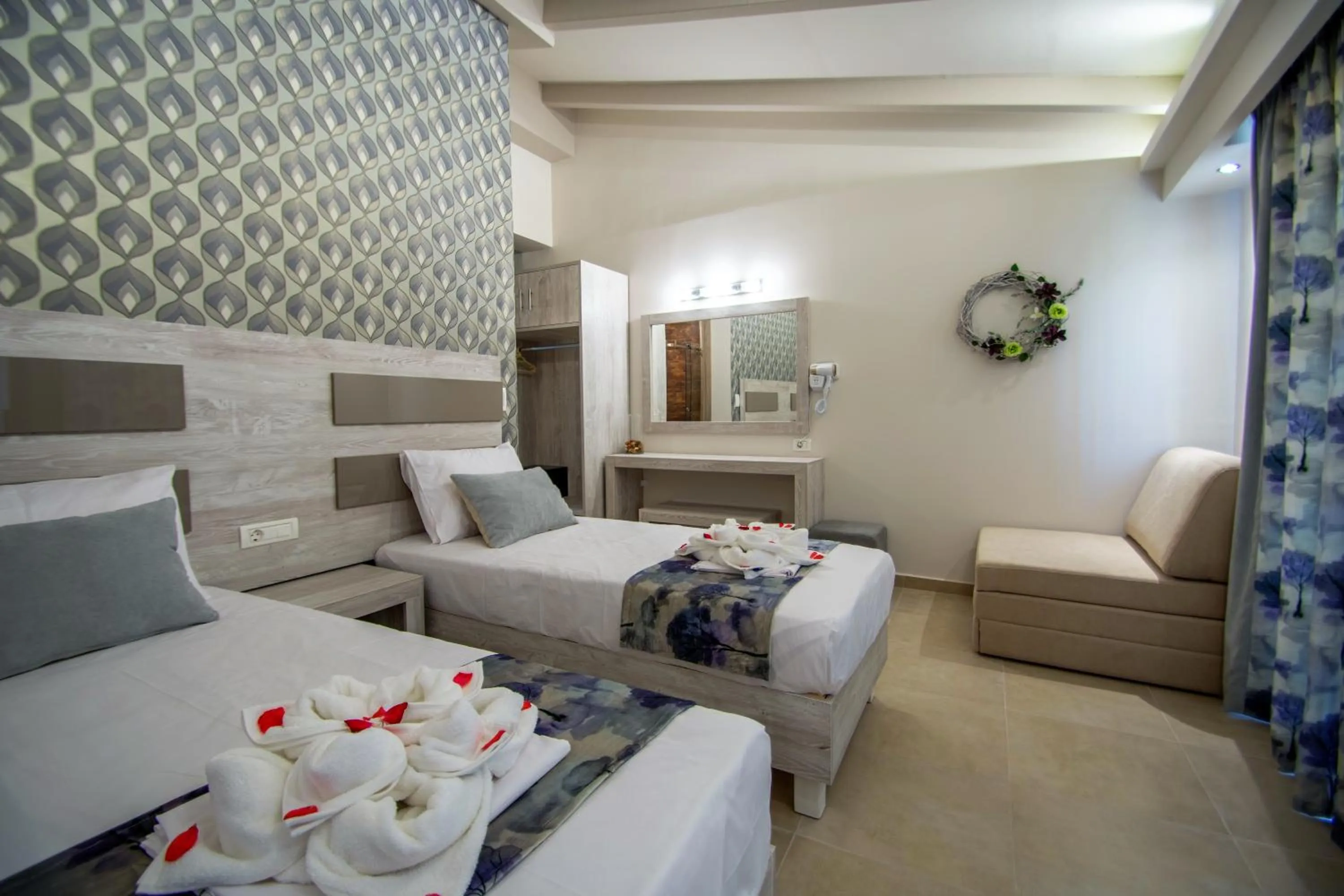 Photo of the whole room, Bed in Paradise Apartments