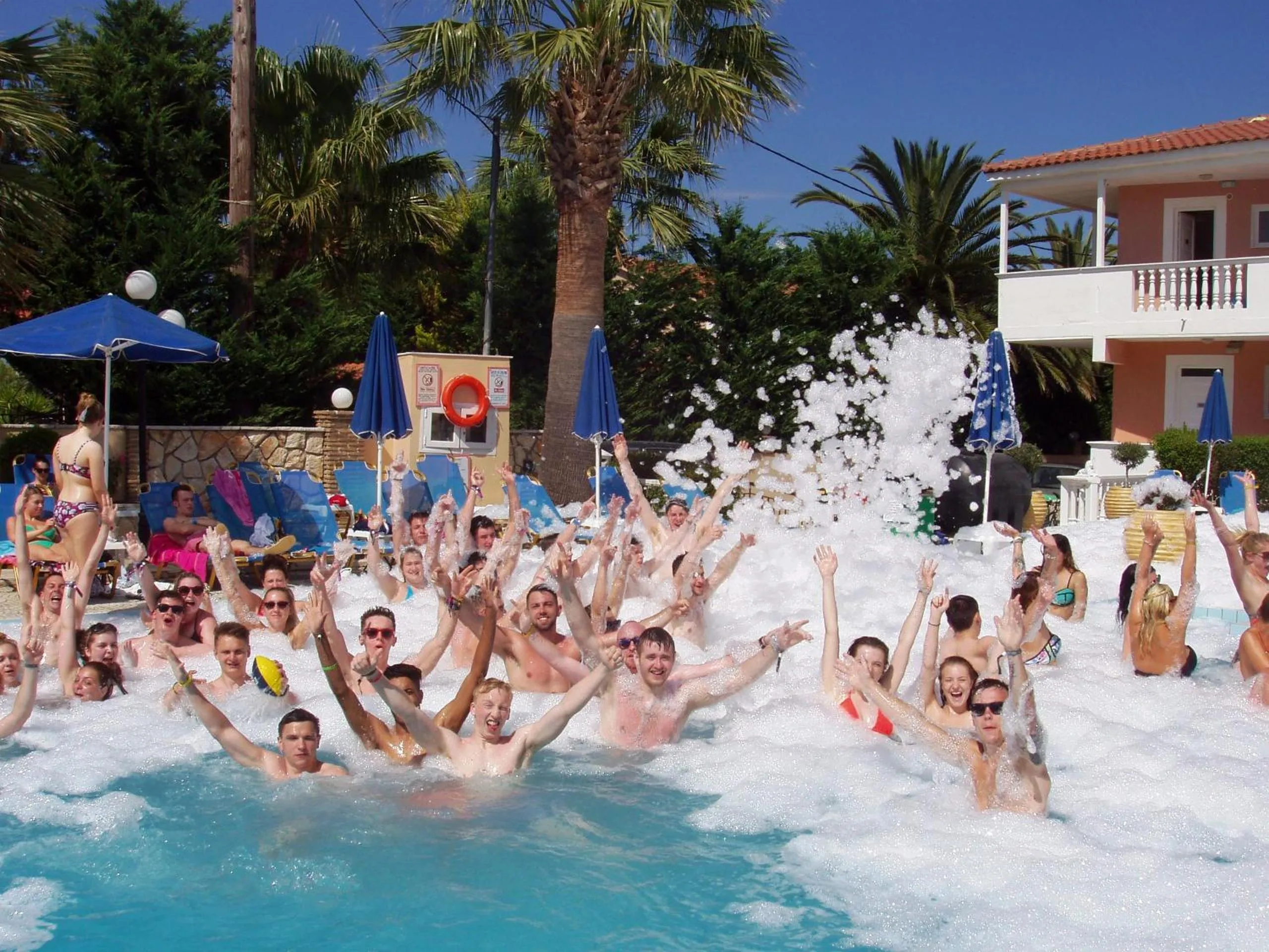 Entertainment in Paradise Apartments