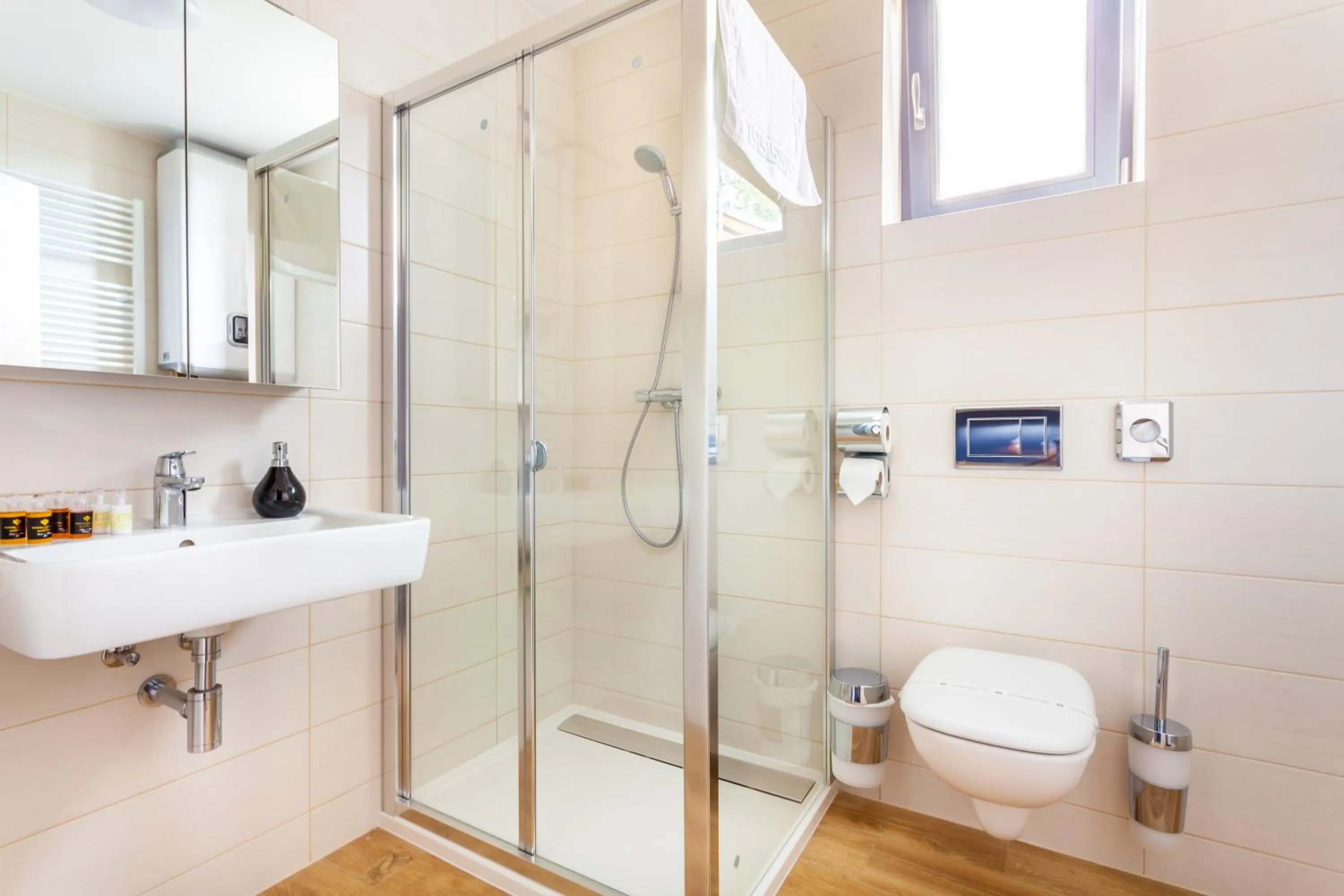 Shower in Hotel Aqualand Inn