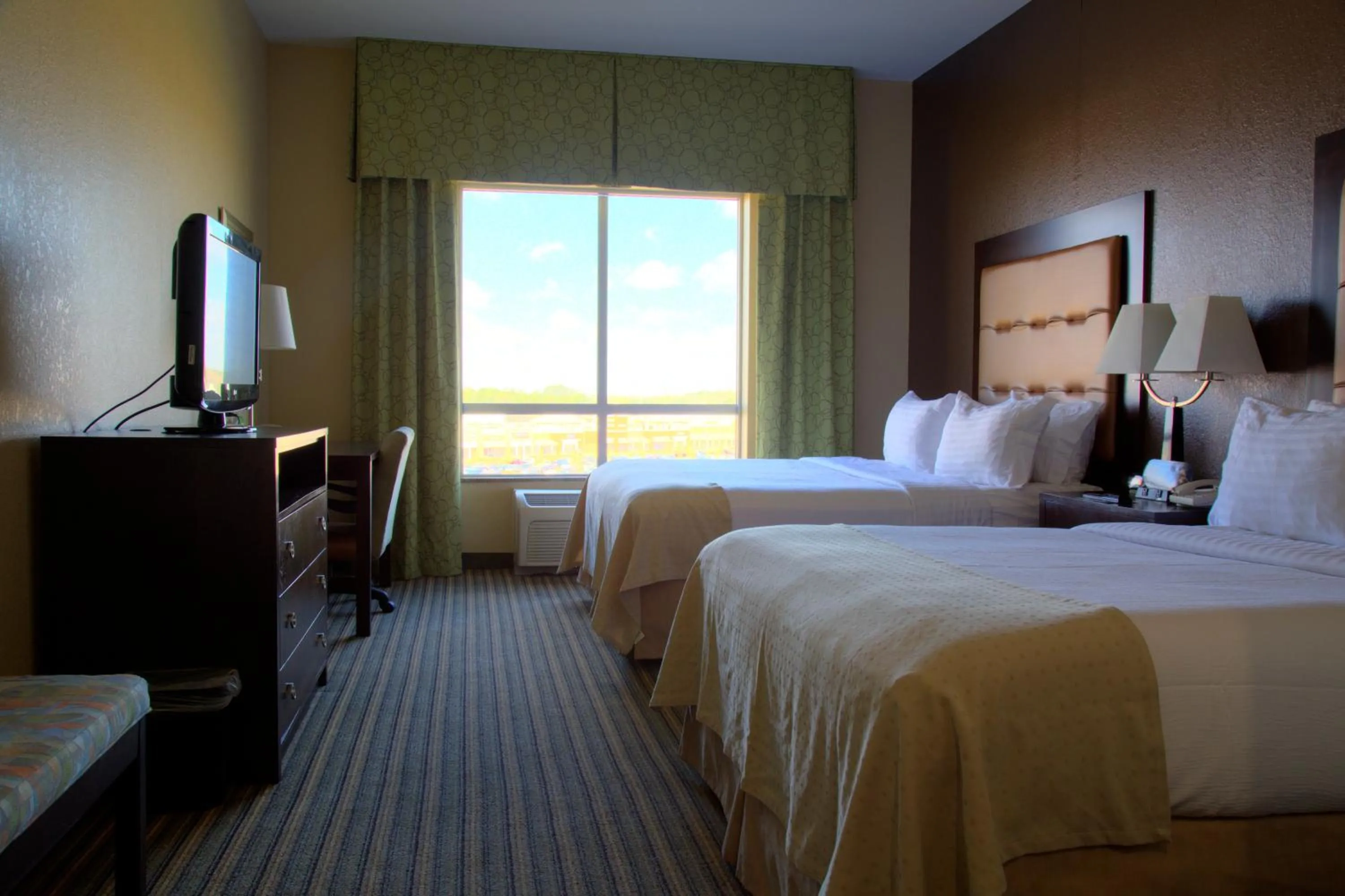 Photo of the whole room, Bed in Holiday Inn Pearl - Jackson Area by IHG
