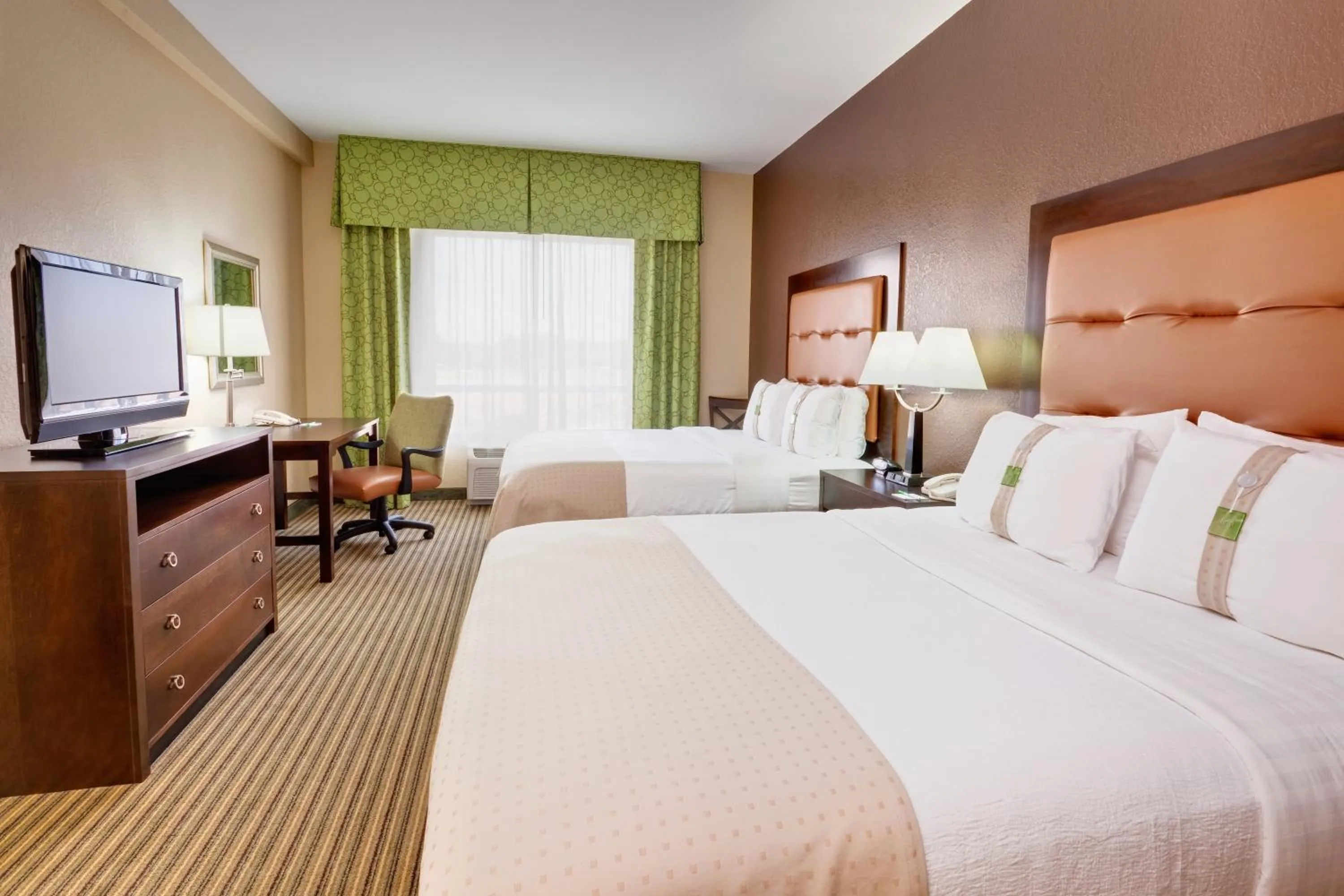 Photo of the whole room, Bed in Holiday Inn Pearl - Jackson Area by IHG