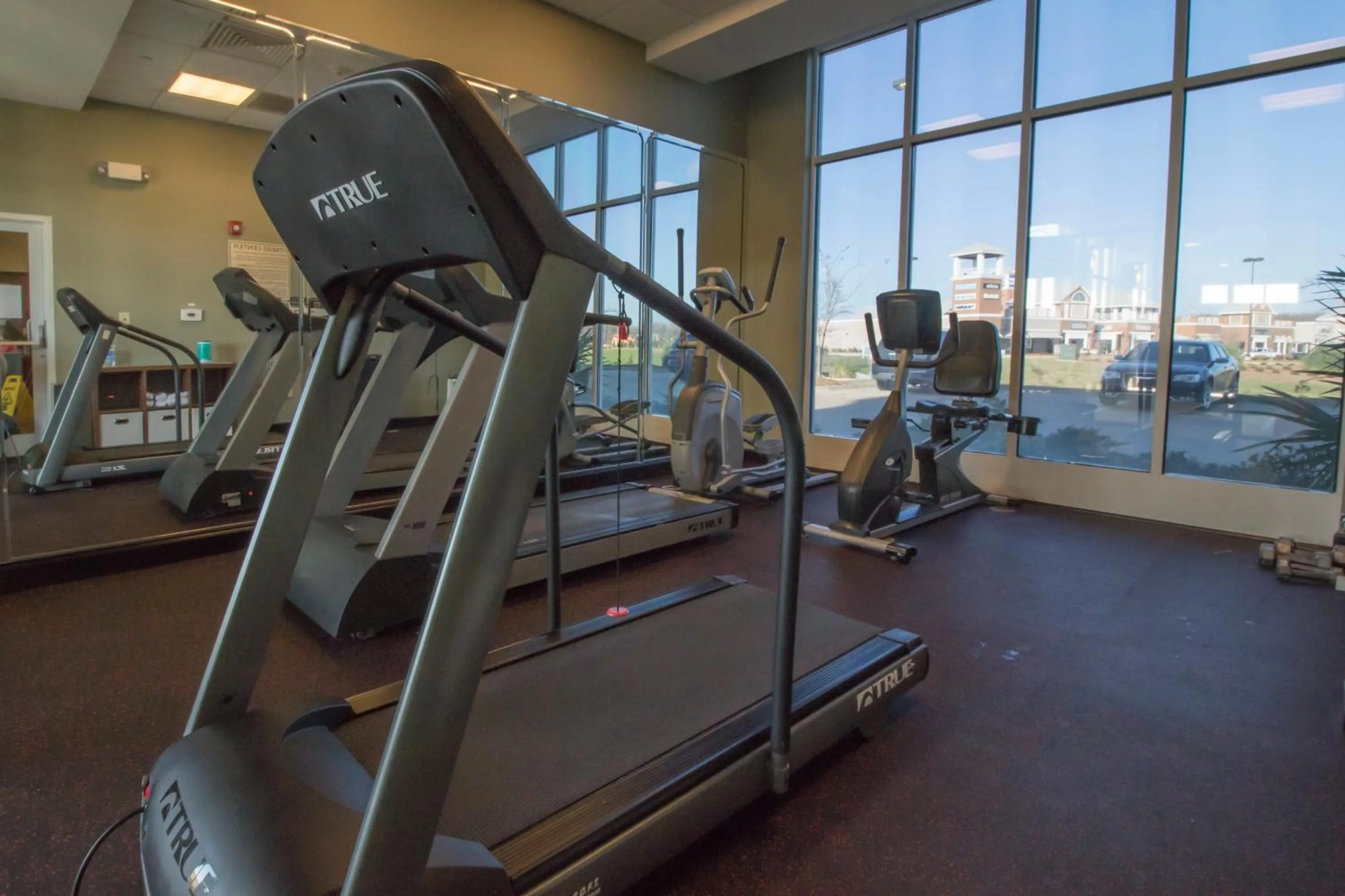 Fitness centre/facilities in Holiday Inn Pearl - Jackson Area by IHG