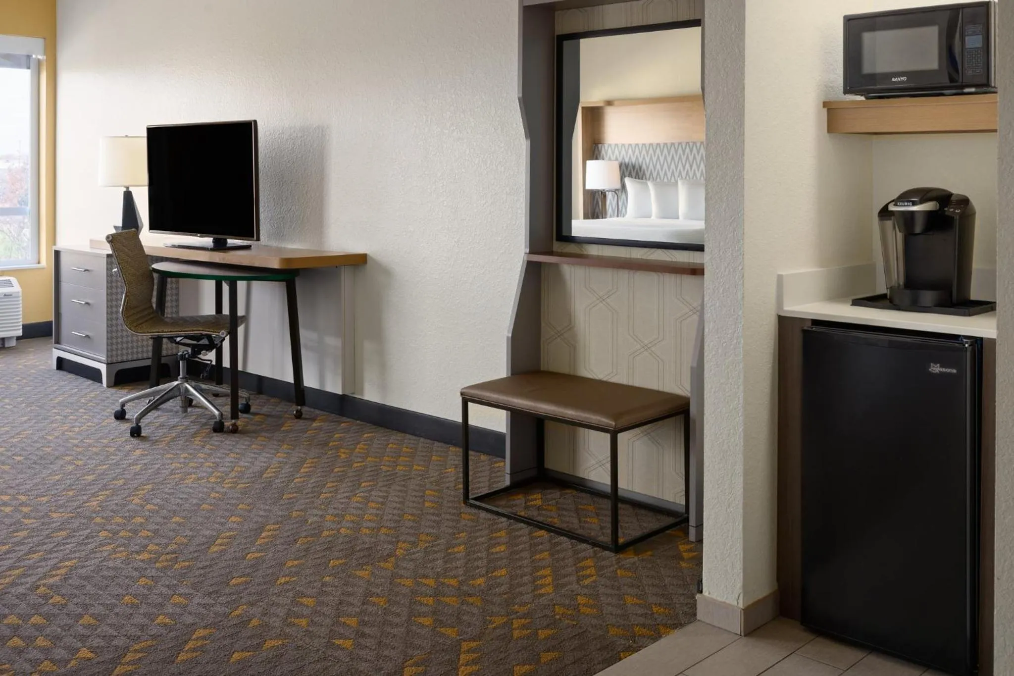 Photo of the whole room in Holiday Inn Pearl - Jackson Area by IHG