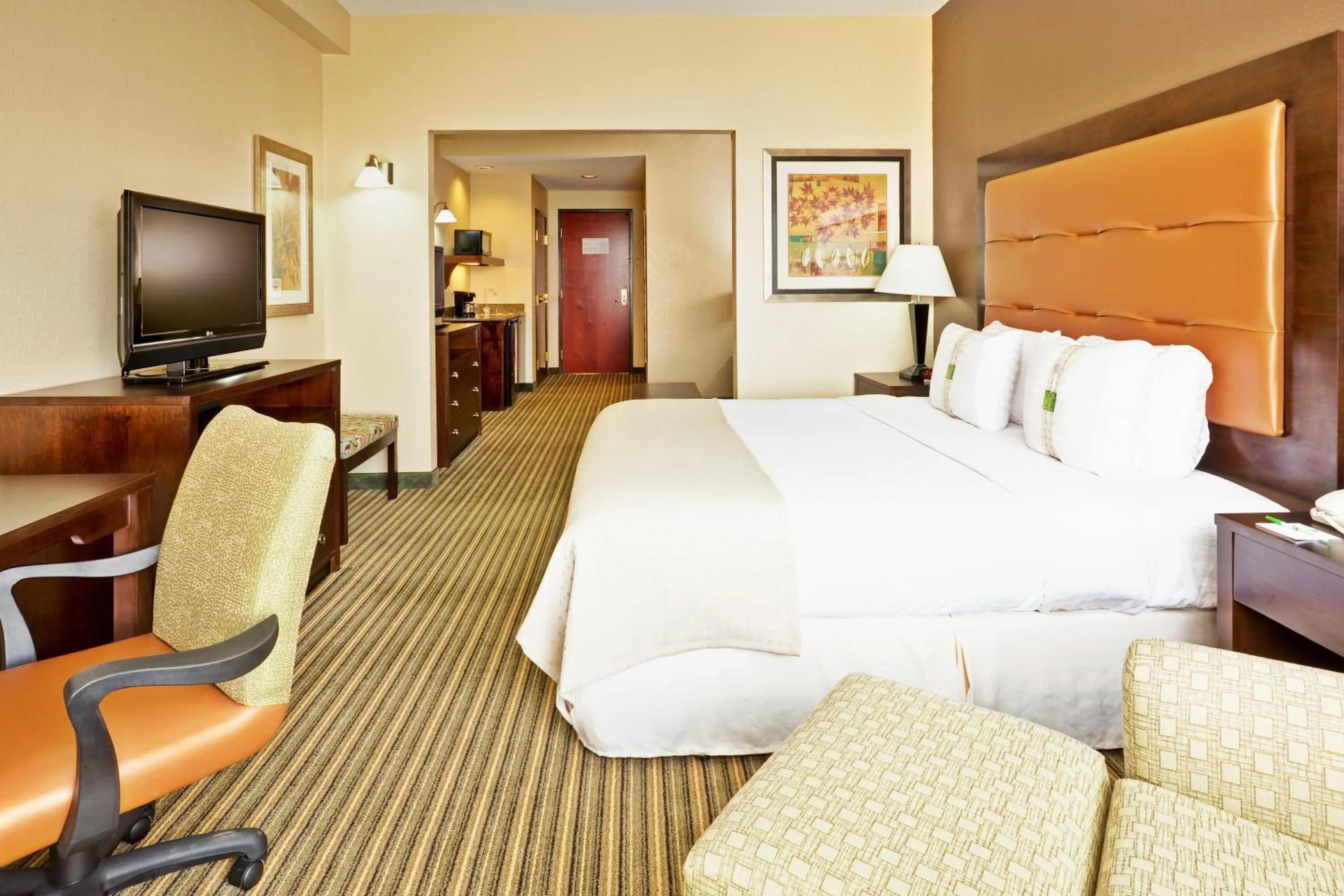 Photo of the whole room, Bed in Holiday Inn Pearl - Jackson Area by IHG