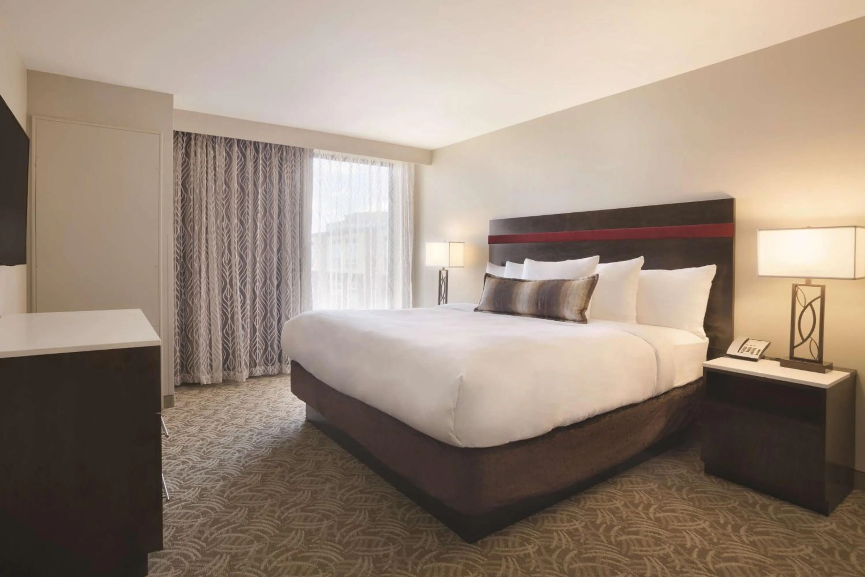 Photo of the whole room in Holiday Inn Chicago Schaumburg by IHG