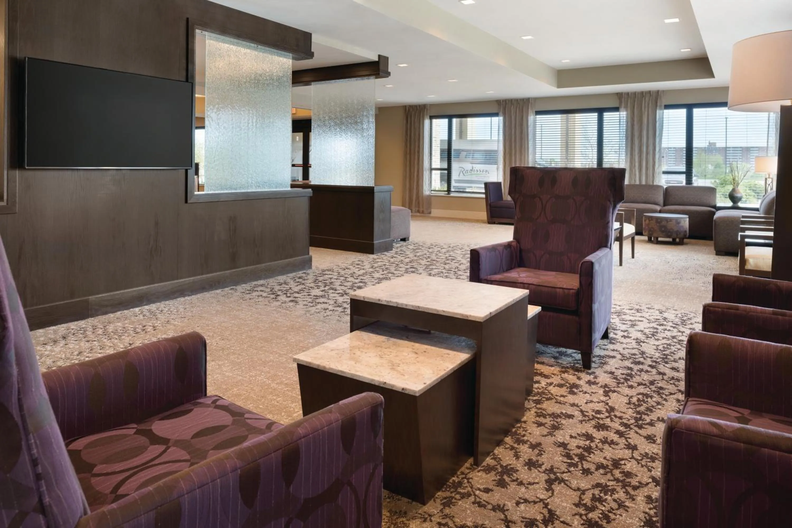 Lobby or reception in Holiday Inn Chicago Schaumburg by IHG