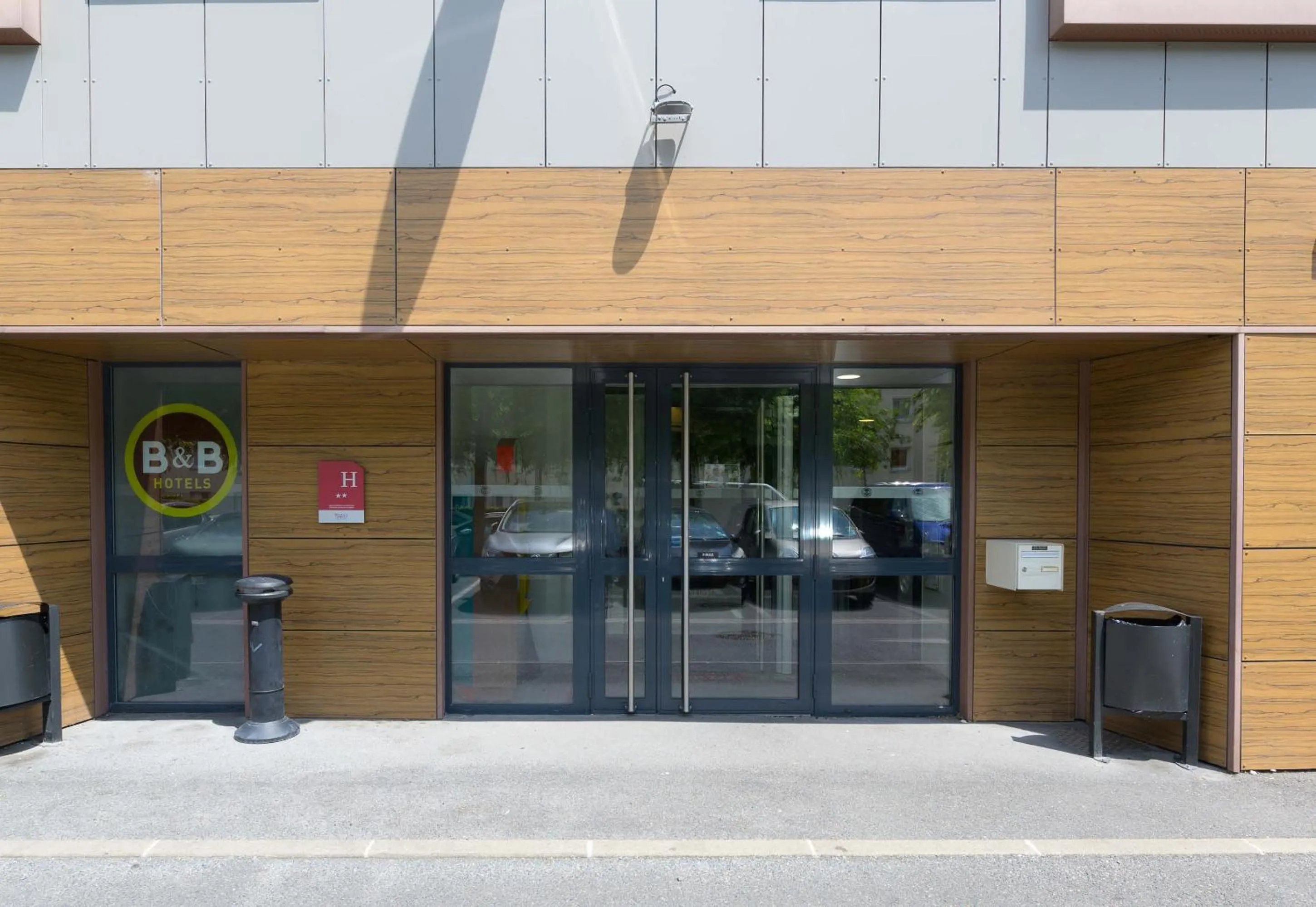 Facade/entrance in B&B HOTEL Marne-La-Vallée Torcy