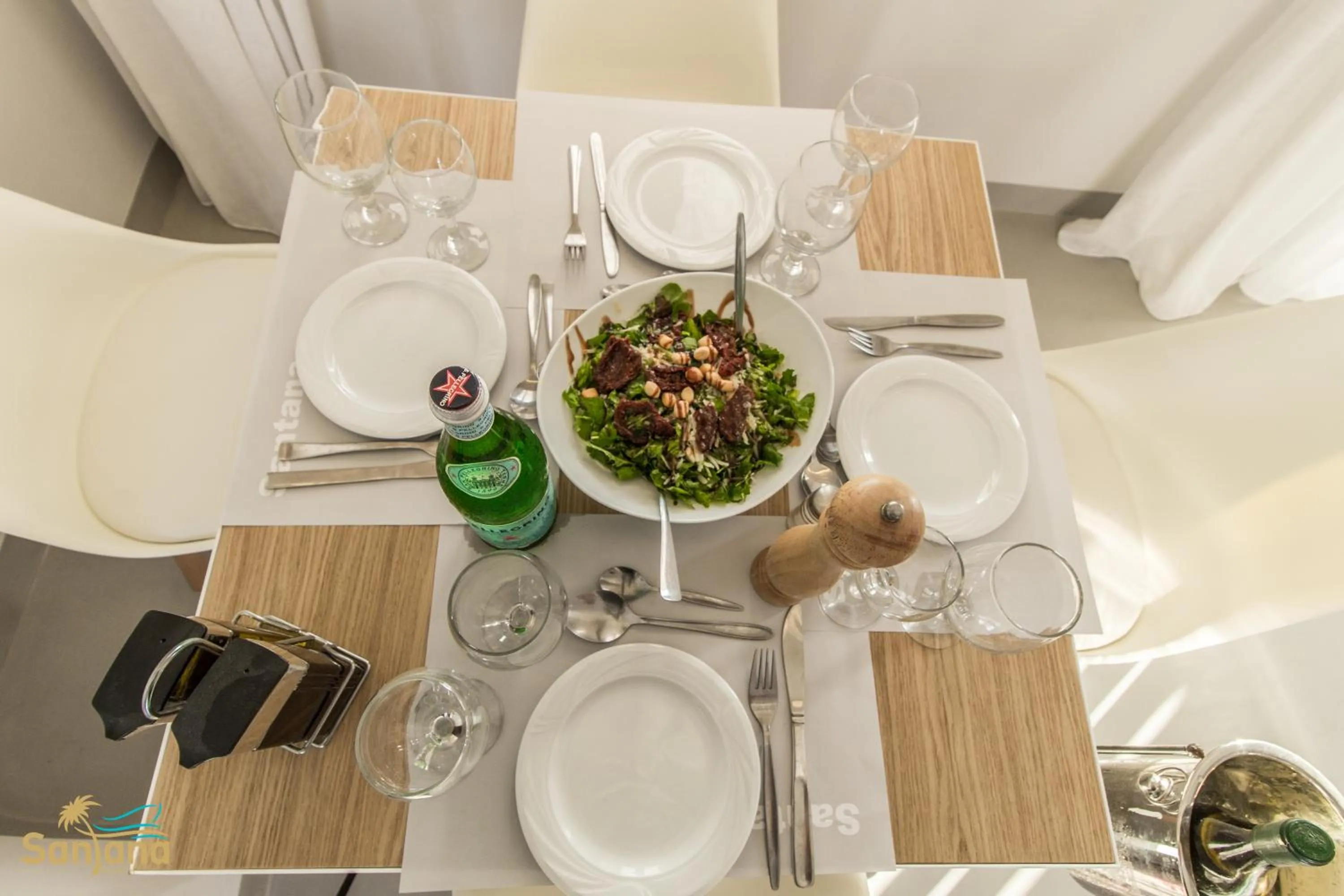 Dining area in Santana Beach