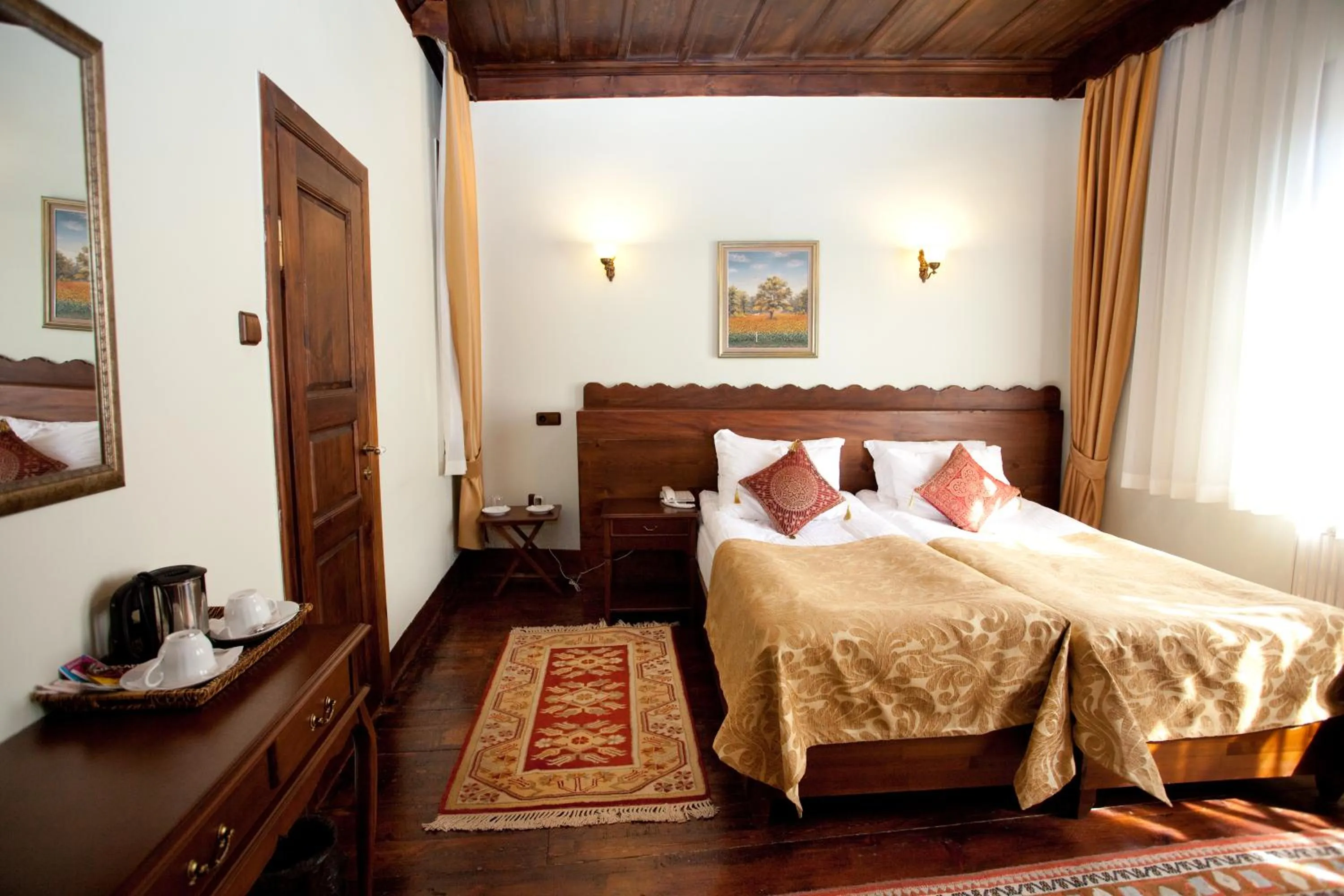 Photo of the whole room, Bed in Uğurlu Konakları