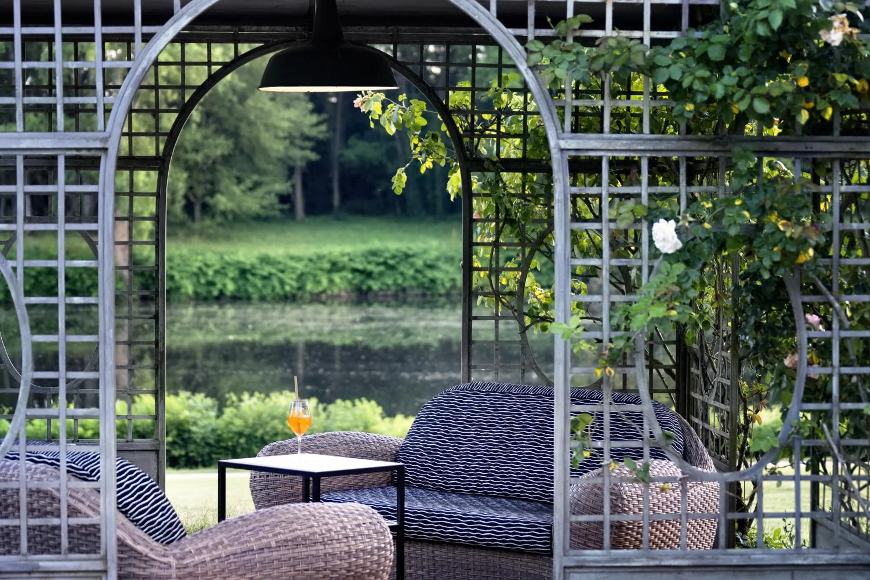 Lounge or bar in Relais & Châteaux Hôtel La Réserve