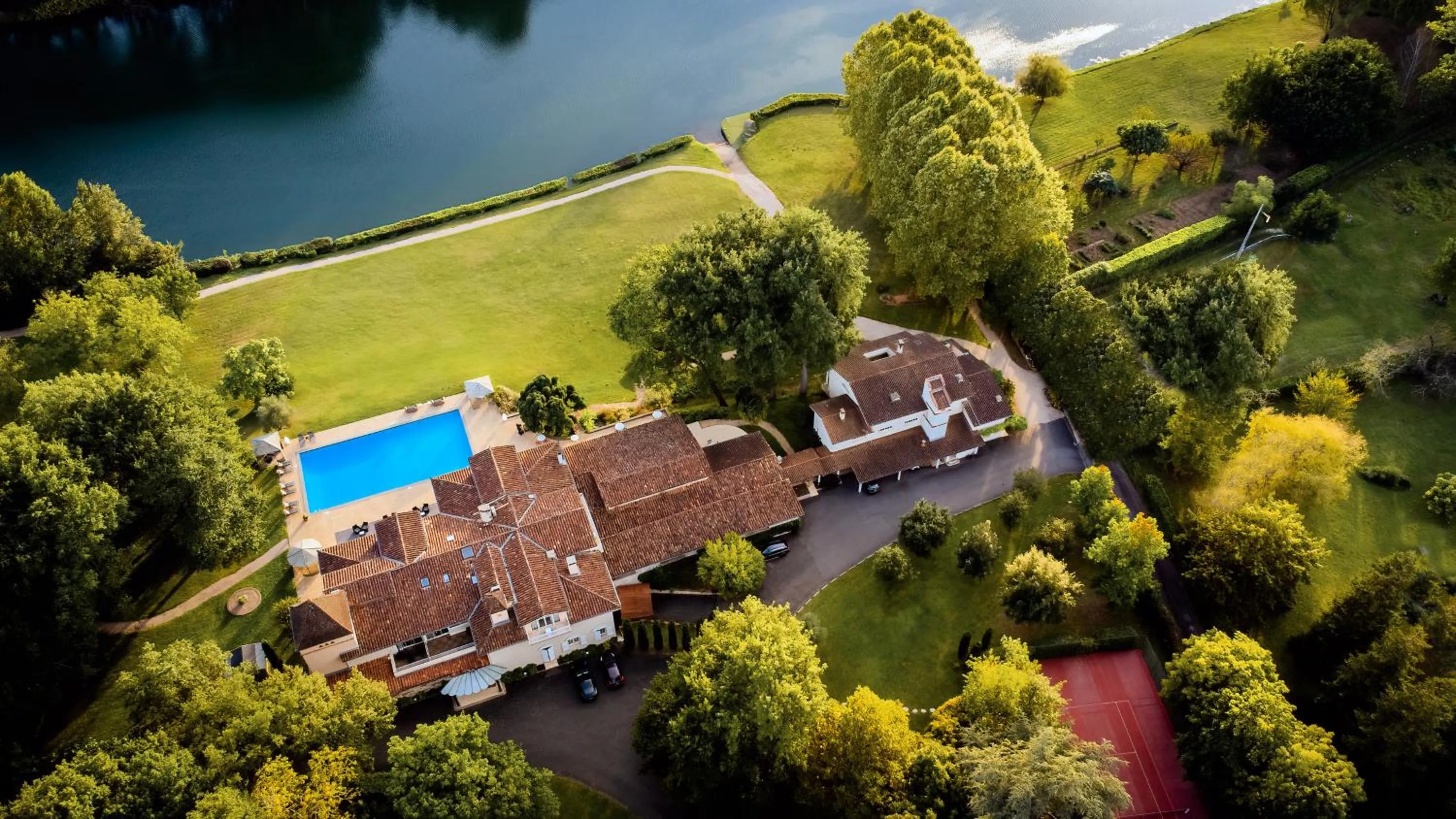 Bird's eye view, Bird's-eye View in Relais & Châteaux Hôtel La Réserve