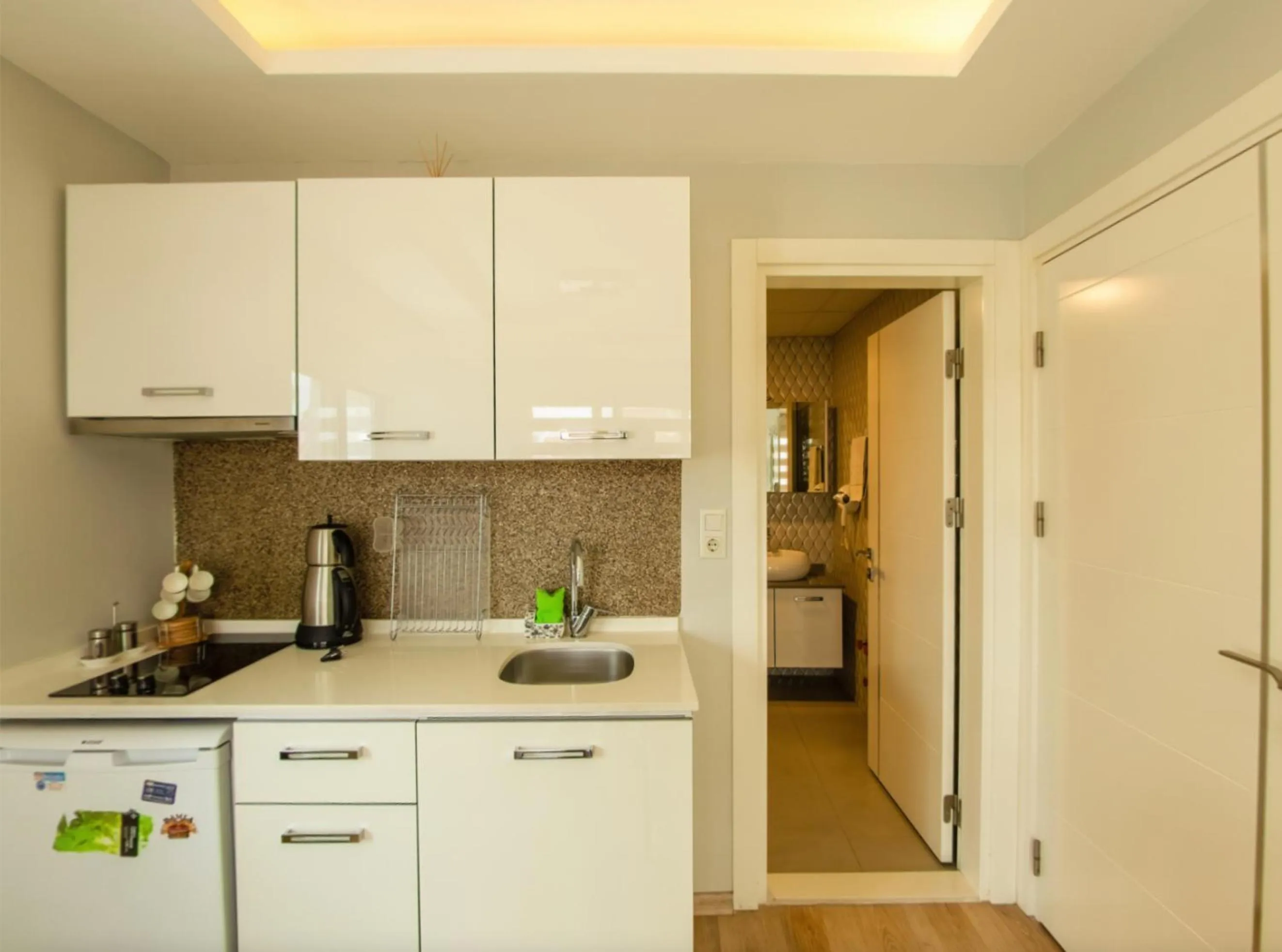 Kitchen or kitchenette in Sigacik Marina Apart Hotel