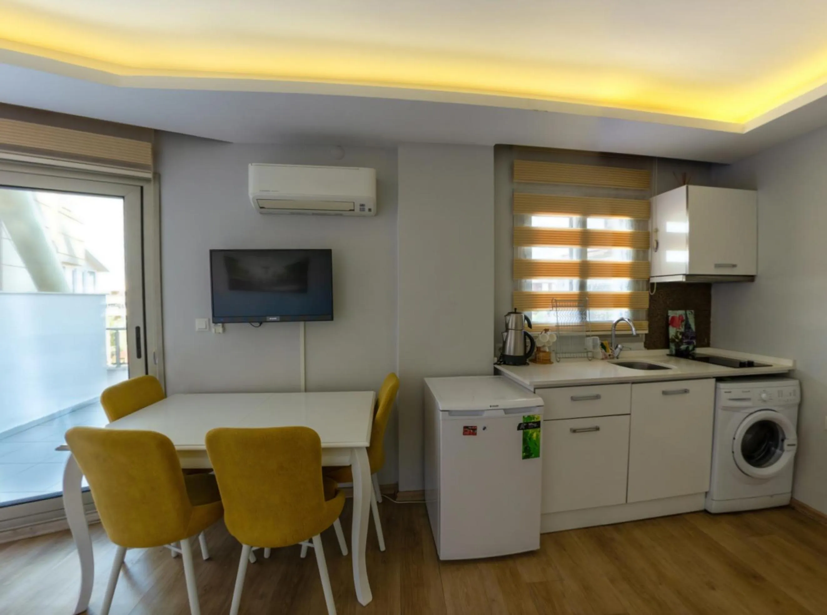 Kitchen or kitchenette in Sigacik Marina Apart Hotel