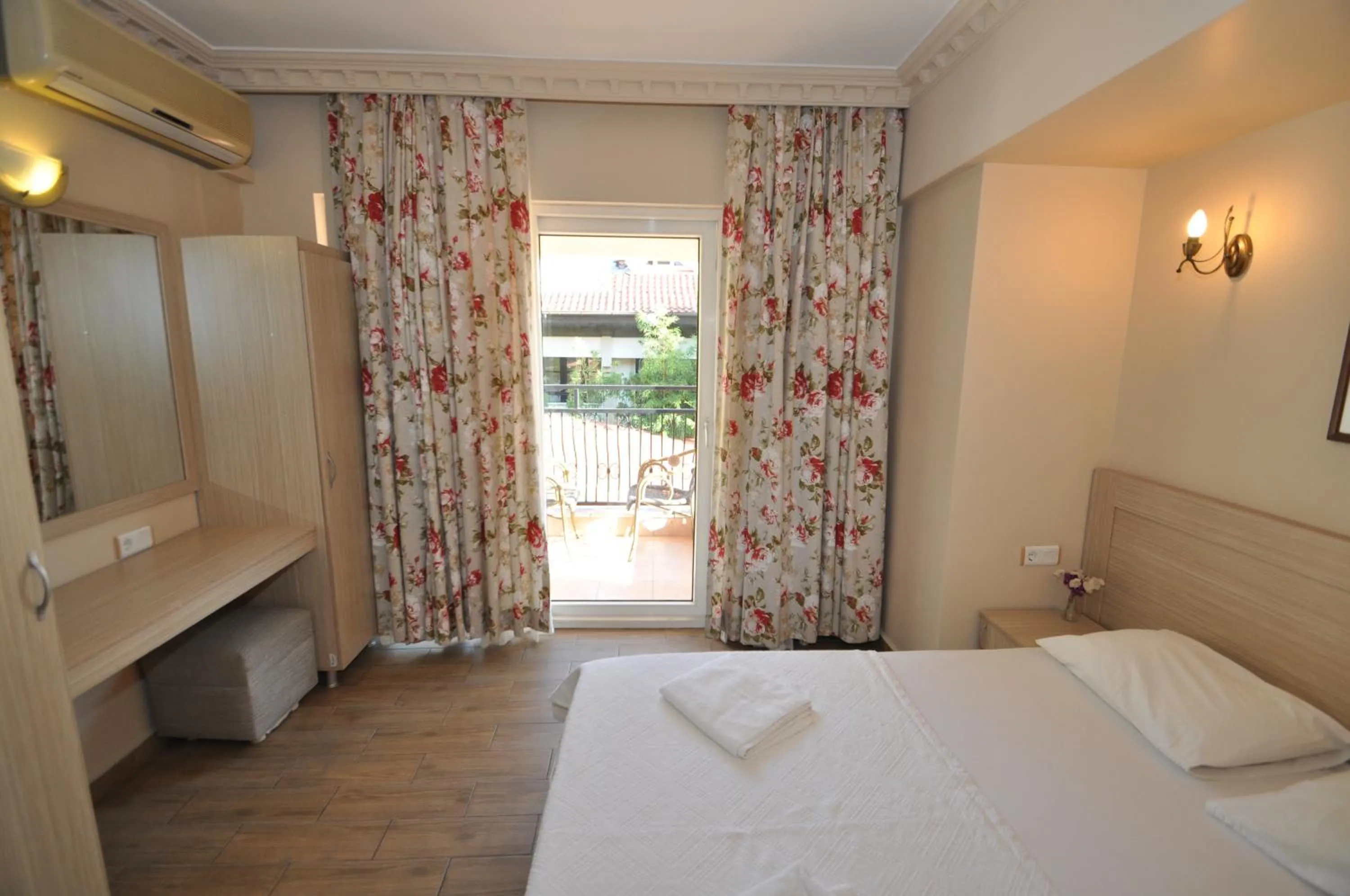 Bed in Sun Blue Apart Hotel