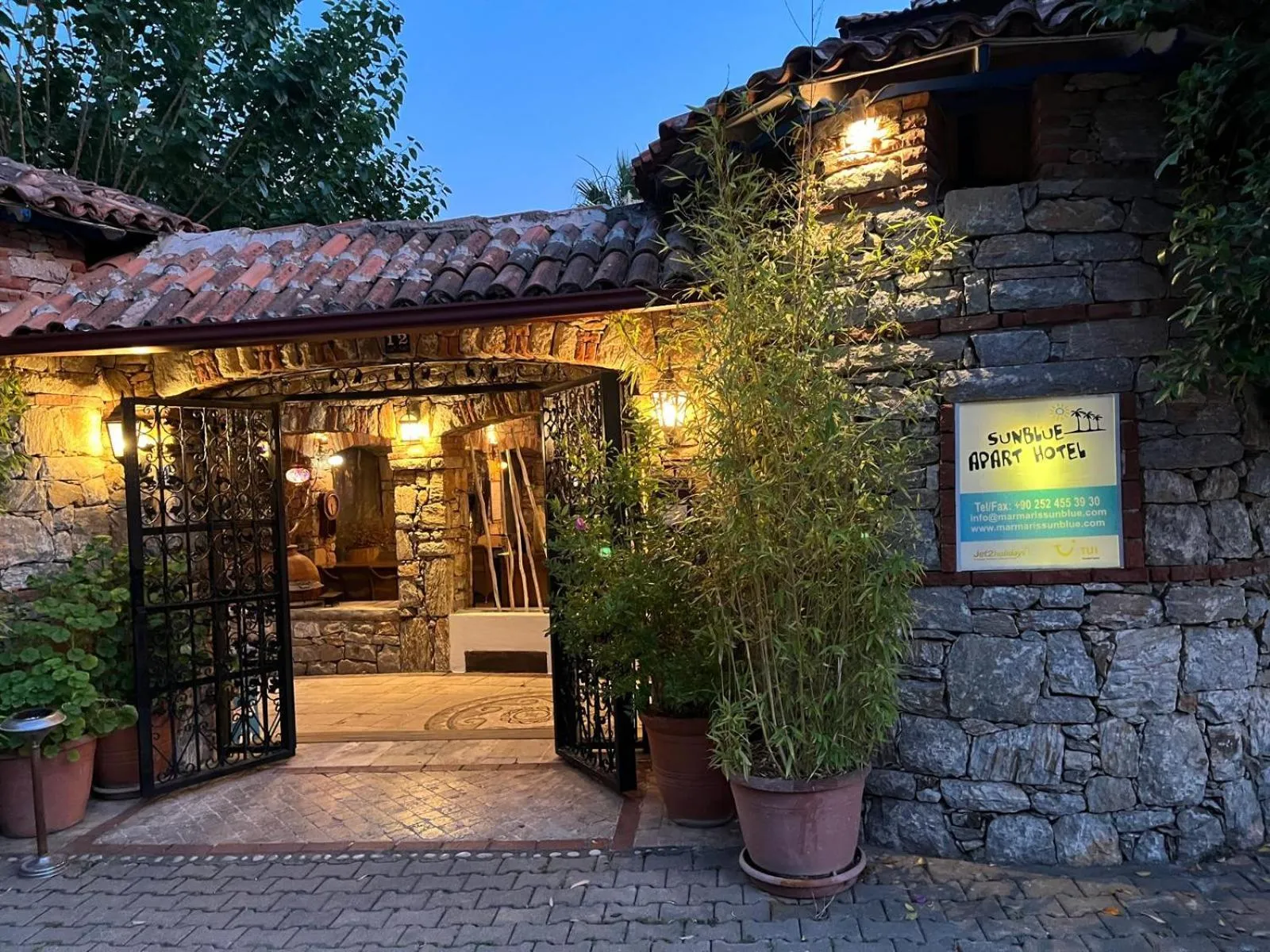 Sun Blue Apart Hotel