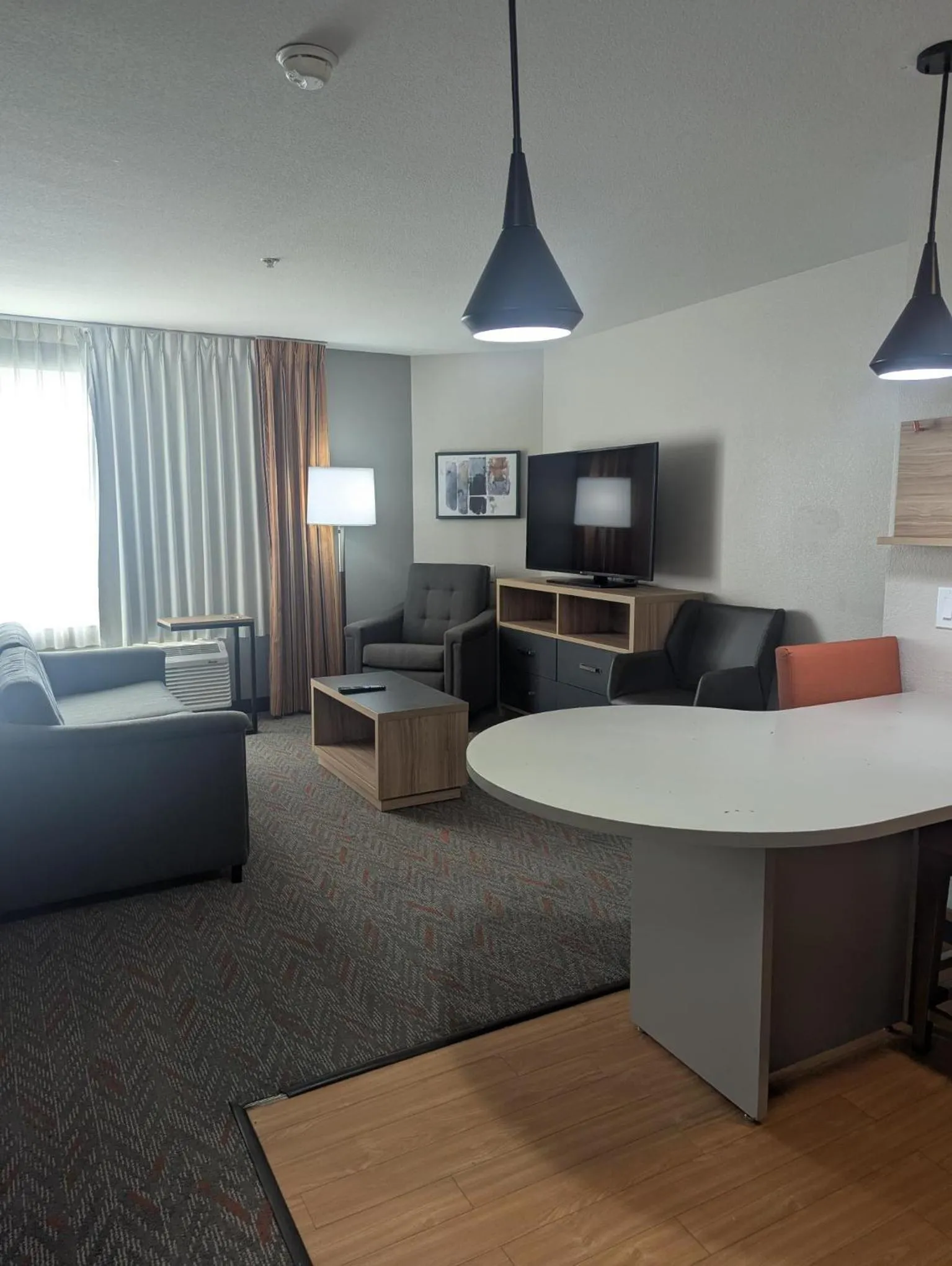 Communal lounge/ TV room in Candlewood Suites Loveland by IHG