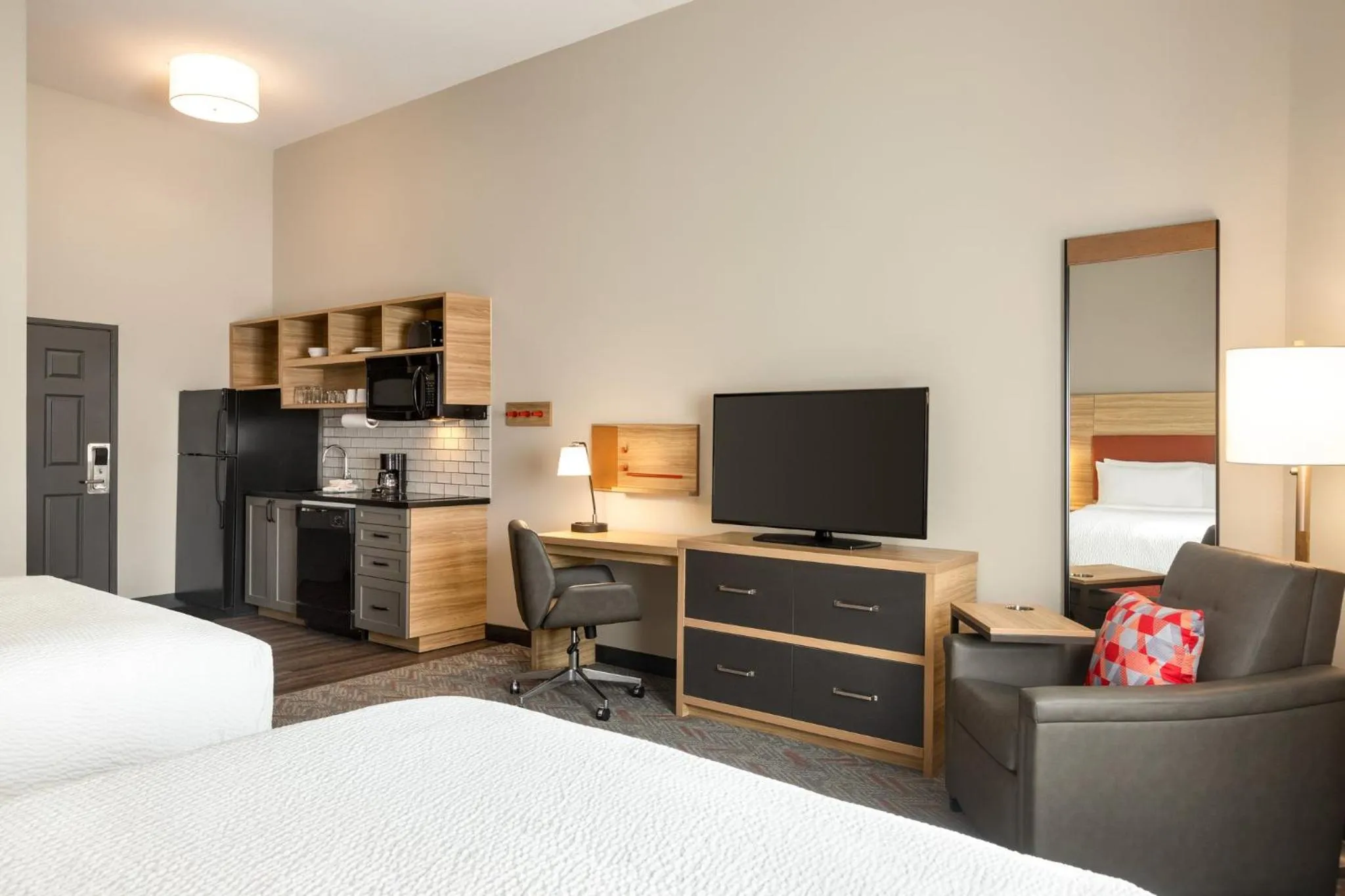 Photo of the whole room, Bed in Candlewood Suites Loveland by IHG