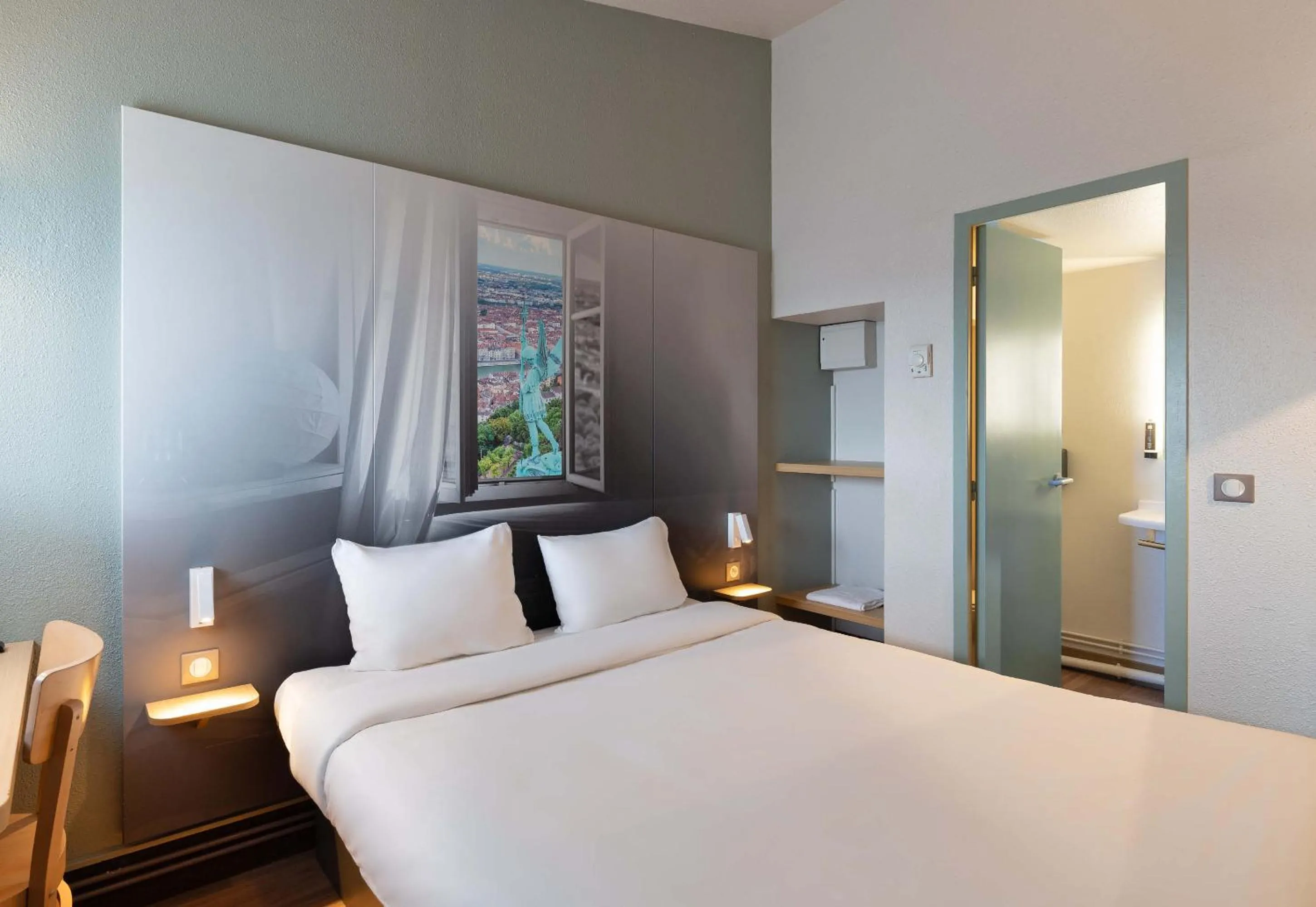 Bedroom, Bed in B&B HOTEL Lyon St Priest