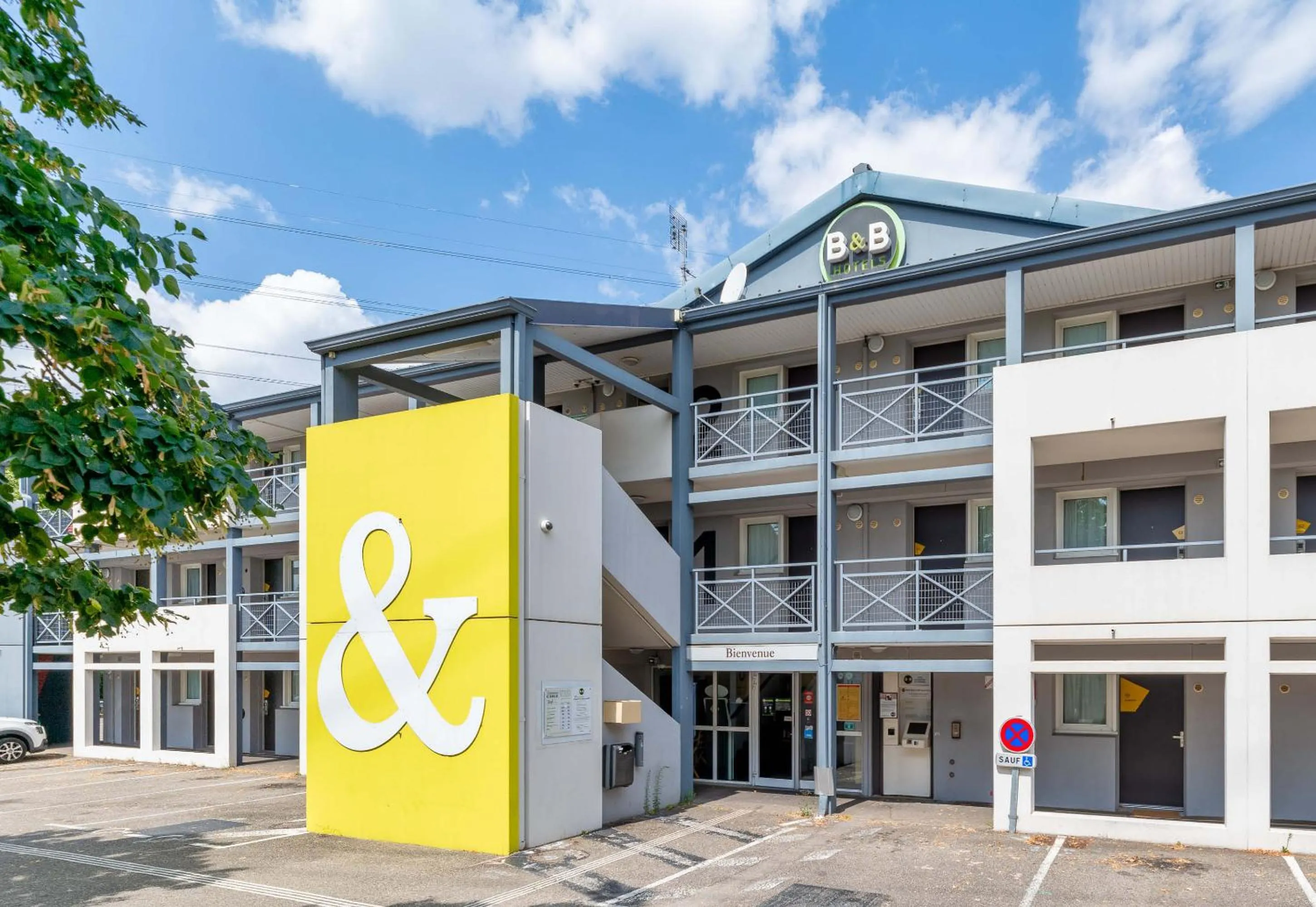 Property building in B&B HOTEL Lyon St Priest