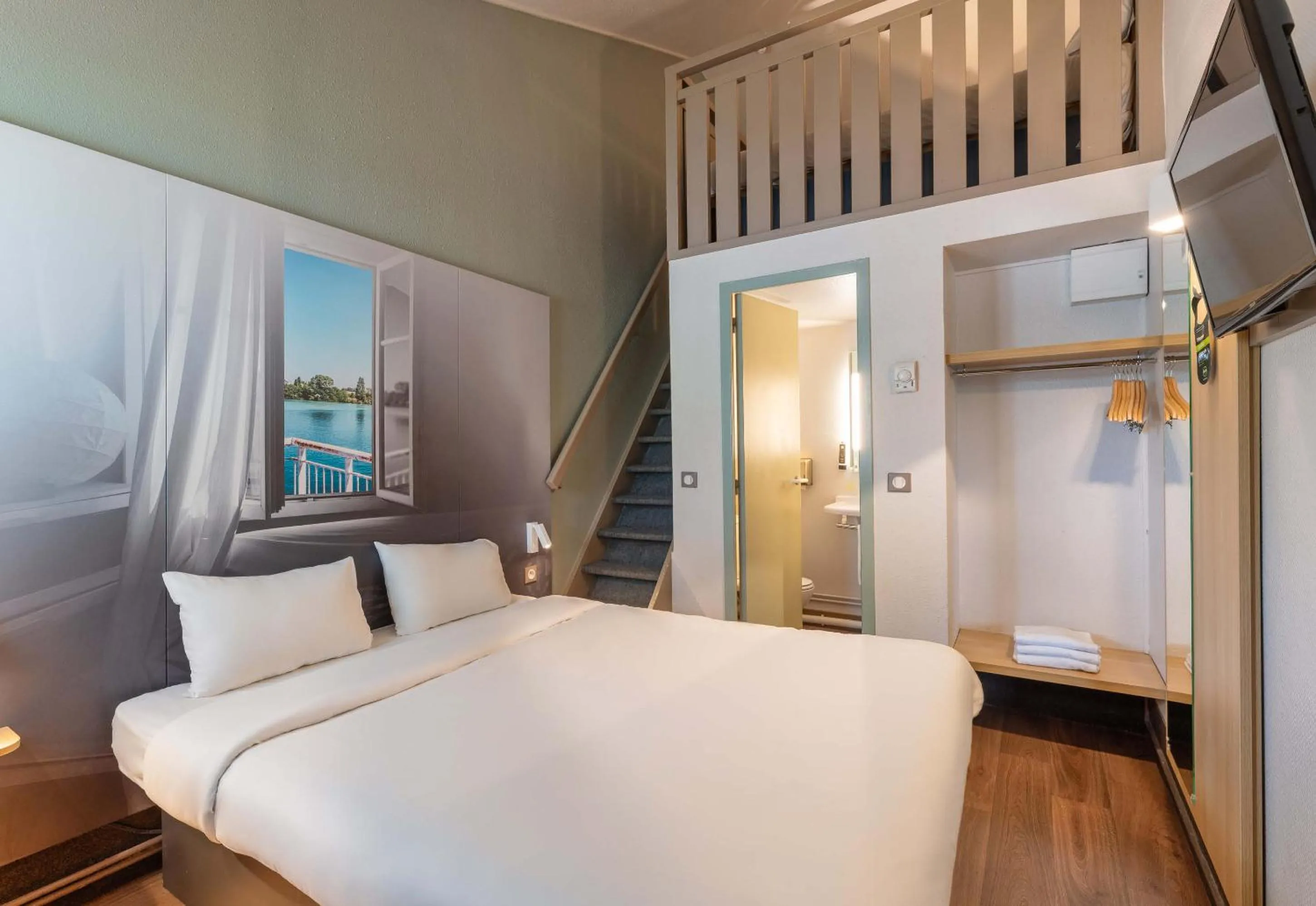 Bedroom, Bed in B&B HOTEL Lyon St Priest