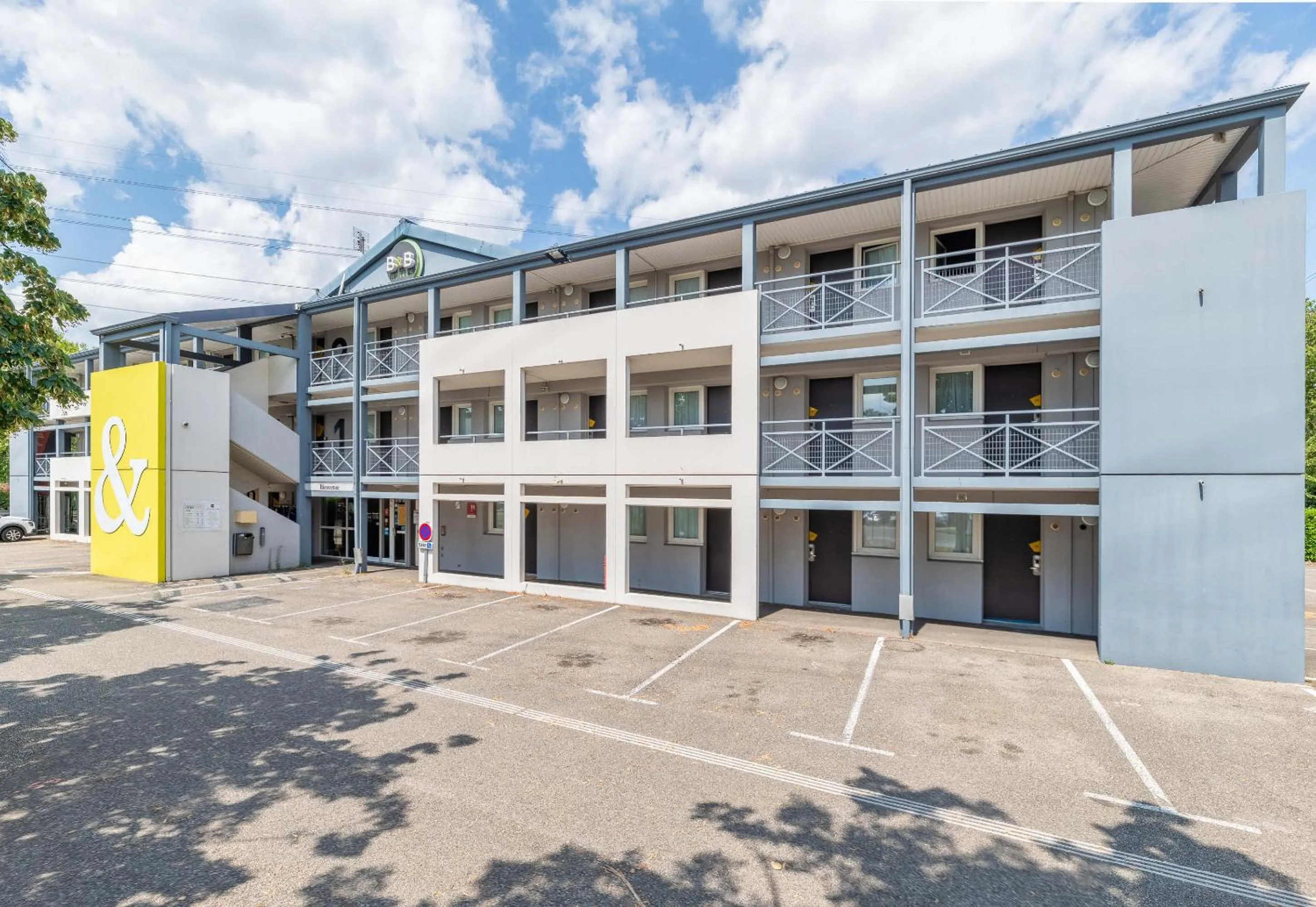 Property building in B&B HOTEL Lyon St Priest