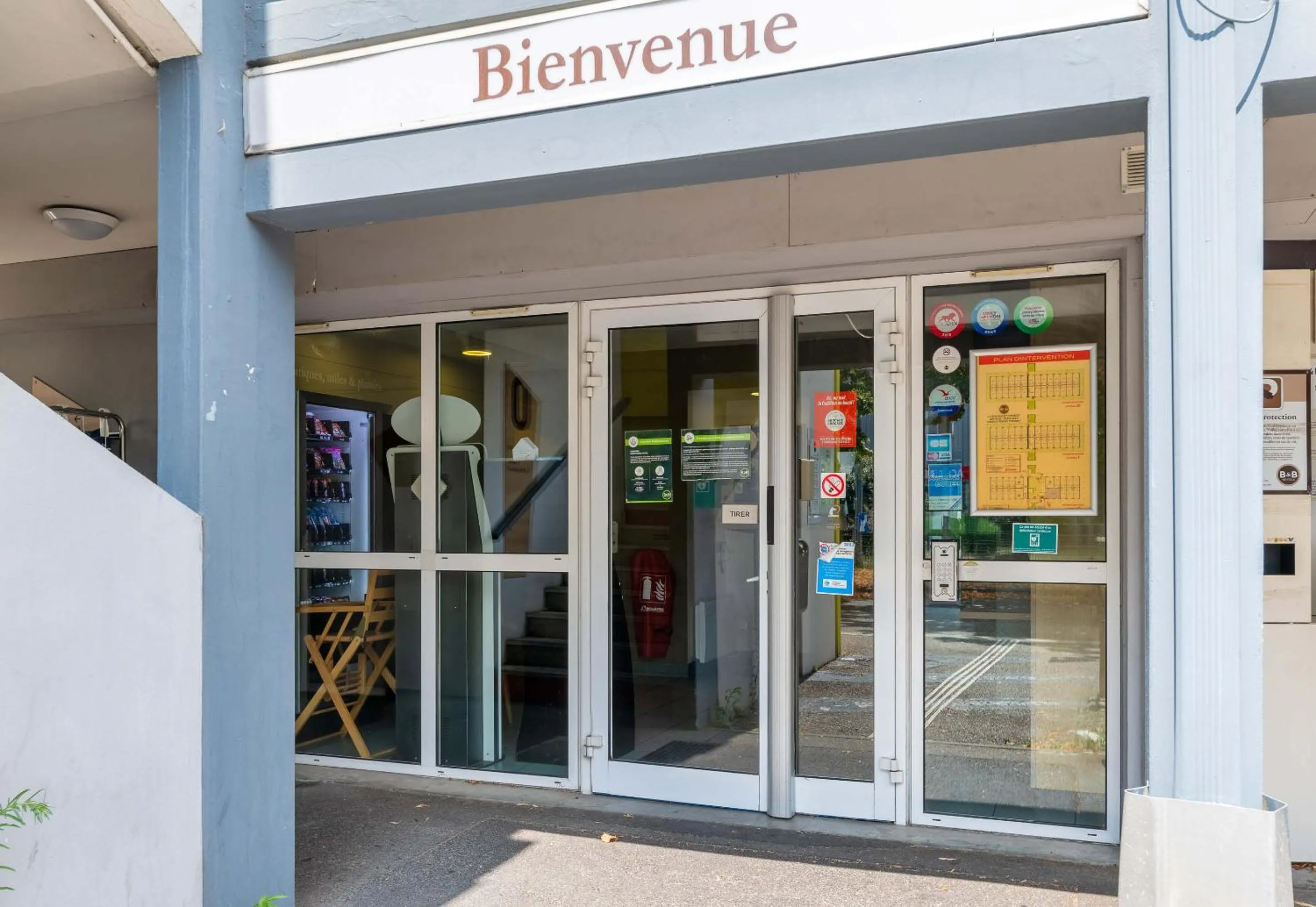 Facade/entrance in B&B HOTEL Lyon St Priest