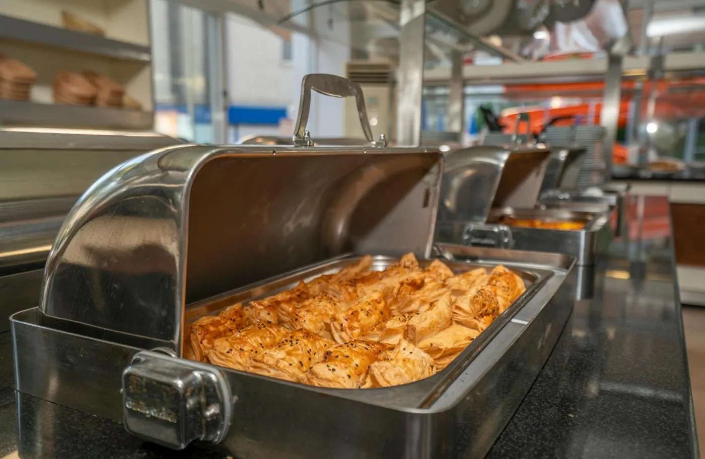 Food and drinks in Carmen Suite Hotel