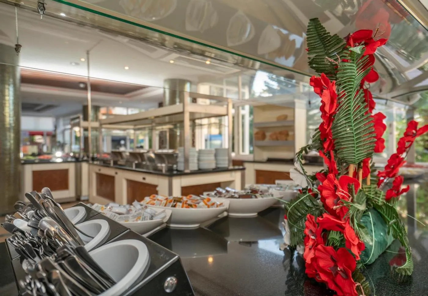 Restaurant/places to eat in Carmen Suite Hotel