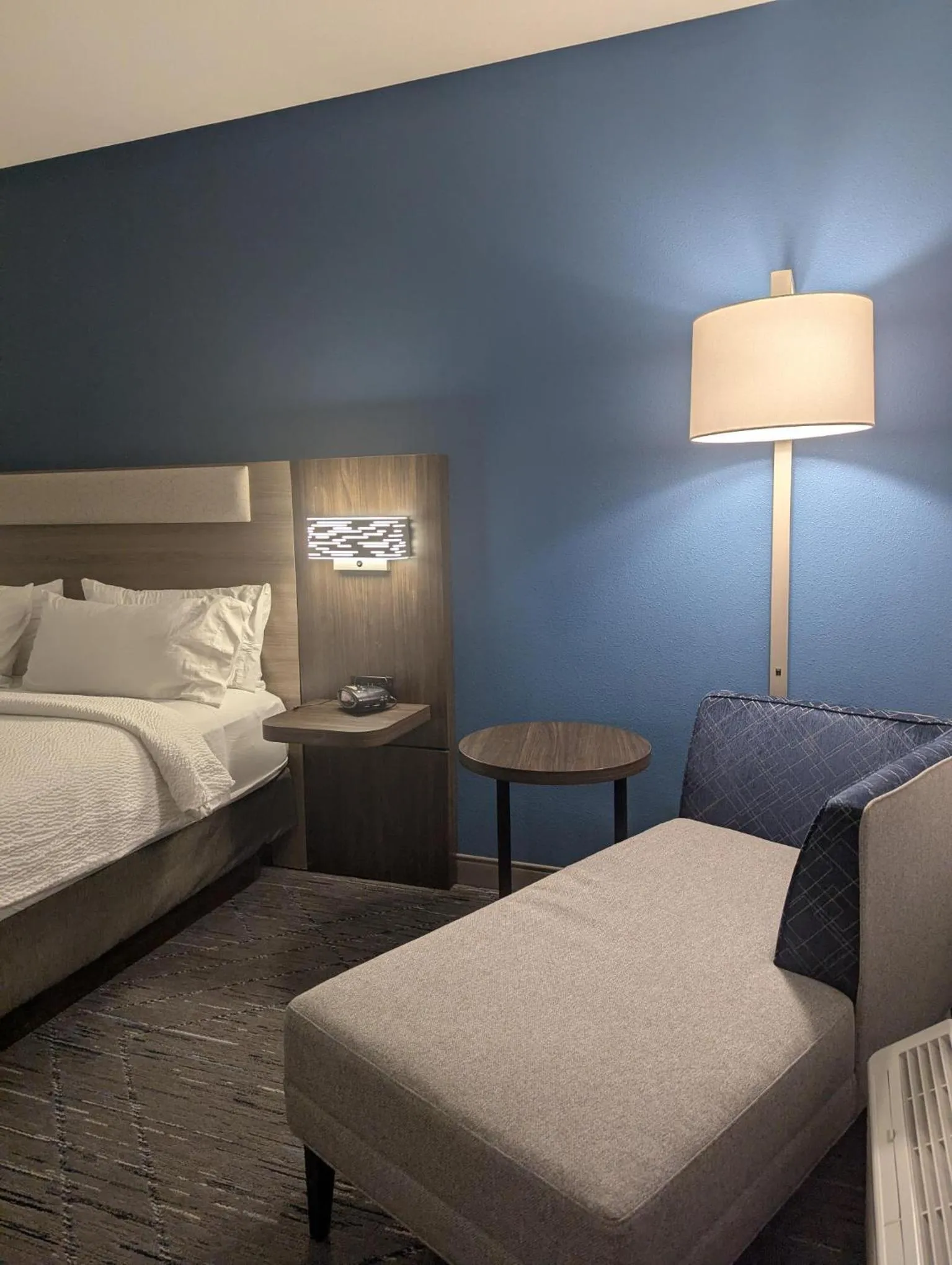 Bedroom, Bed in Holiday Inn Express Hotel & Suites Loveland by IHG
