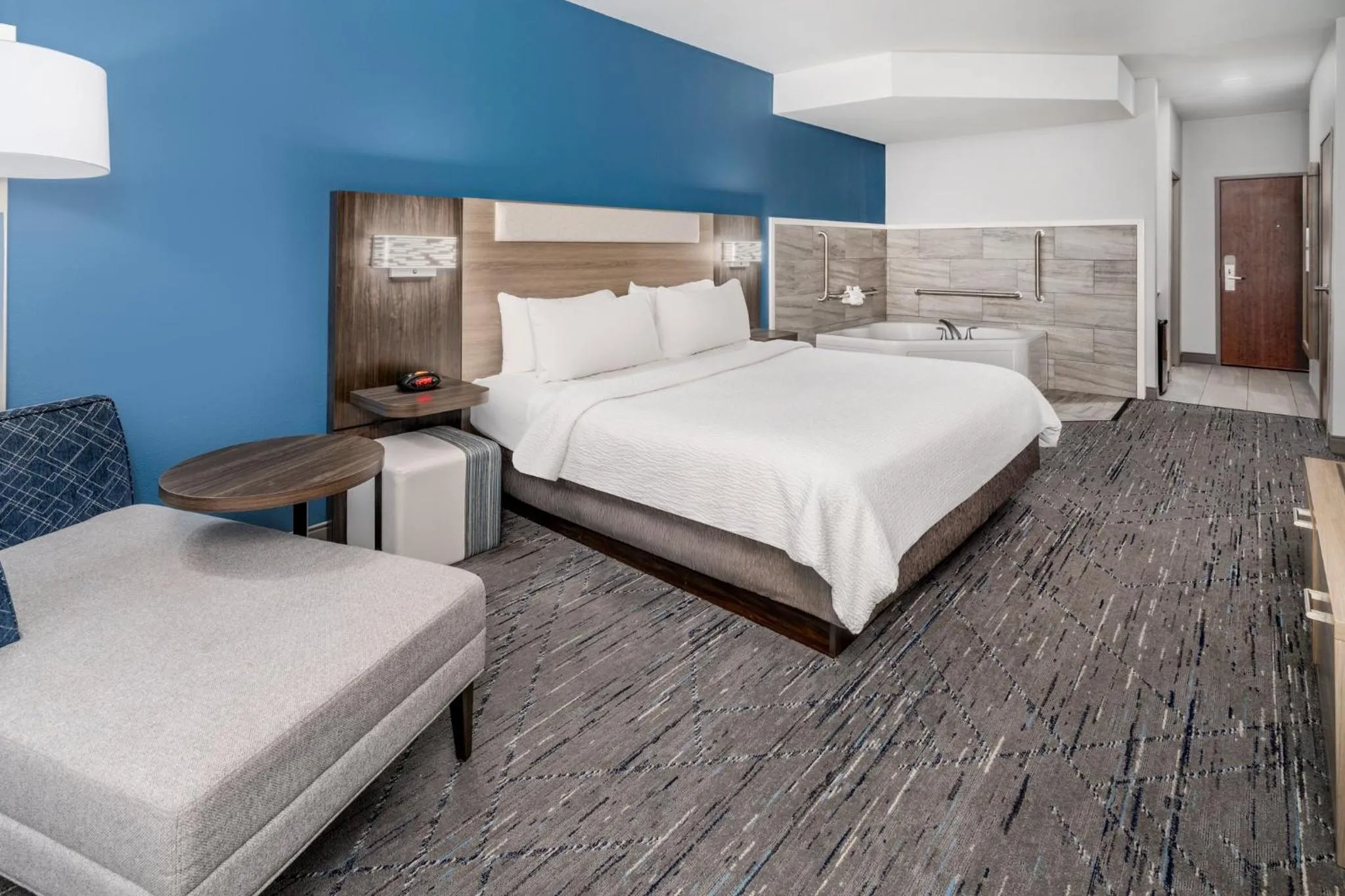 Photo of the whole room, Bed in Holiday Inn Express Hotel & Suites Loveland by IHG