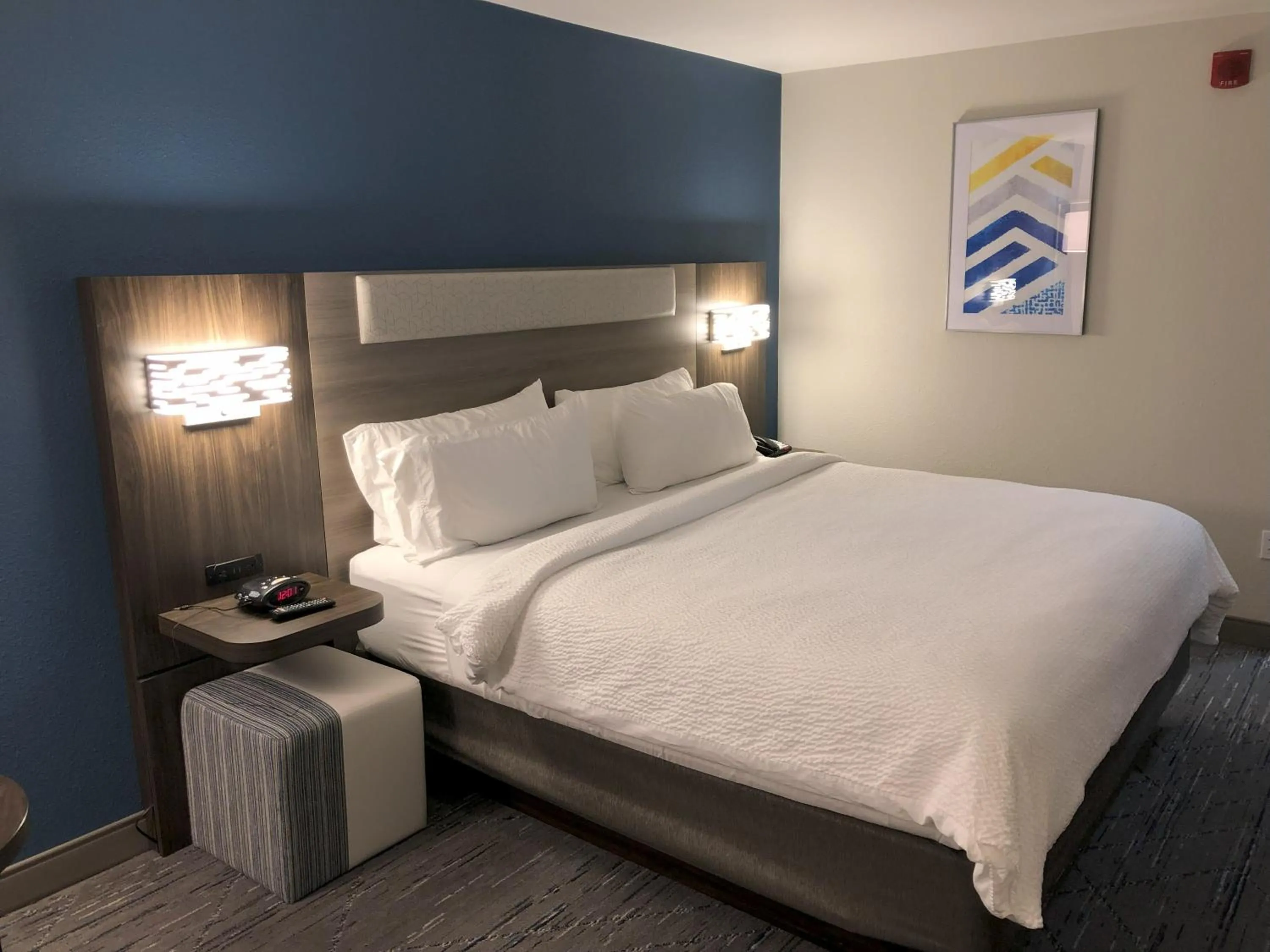 Bed in Holiday Inn Express Hotel & Suites Loveland by IHG