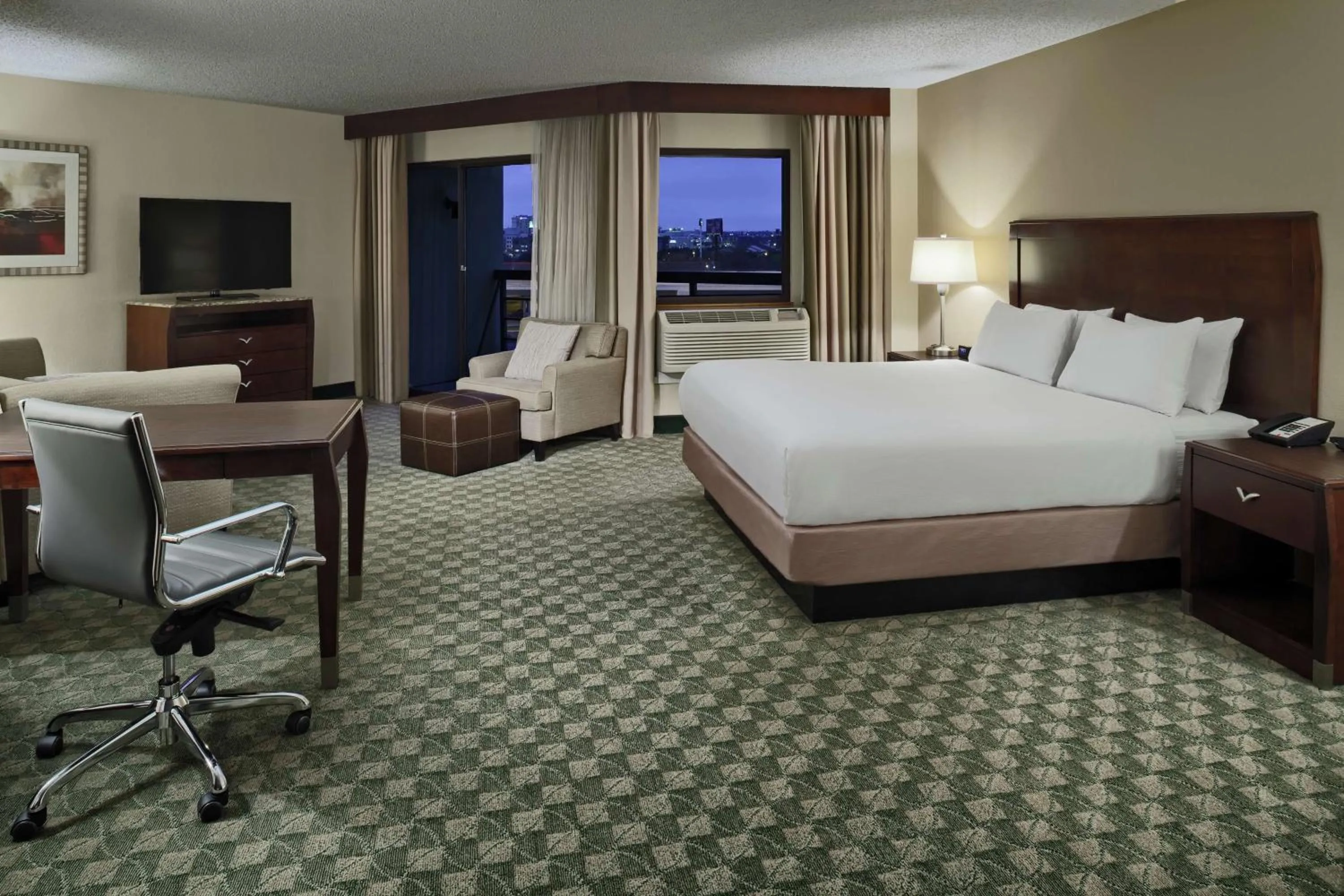 Bedroom, Bed in DoubleTree by Hilton San Antonio Downtown