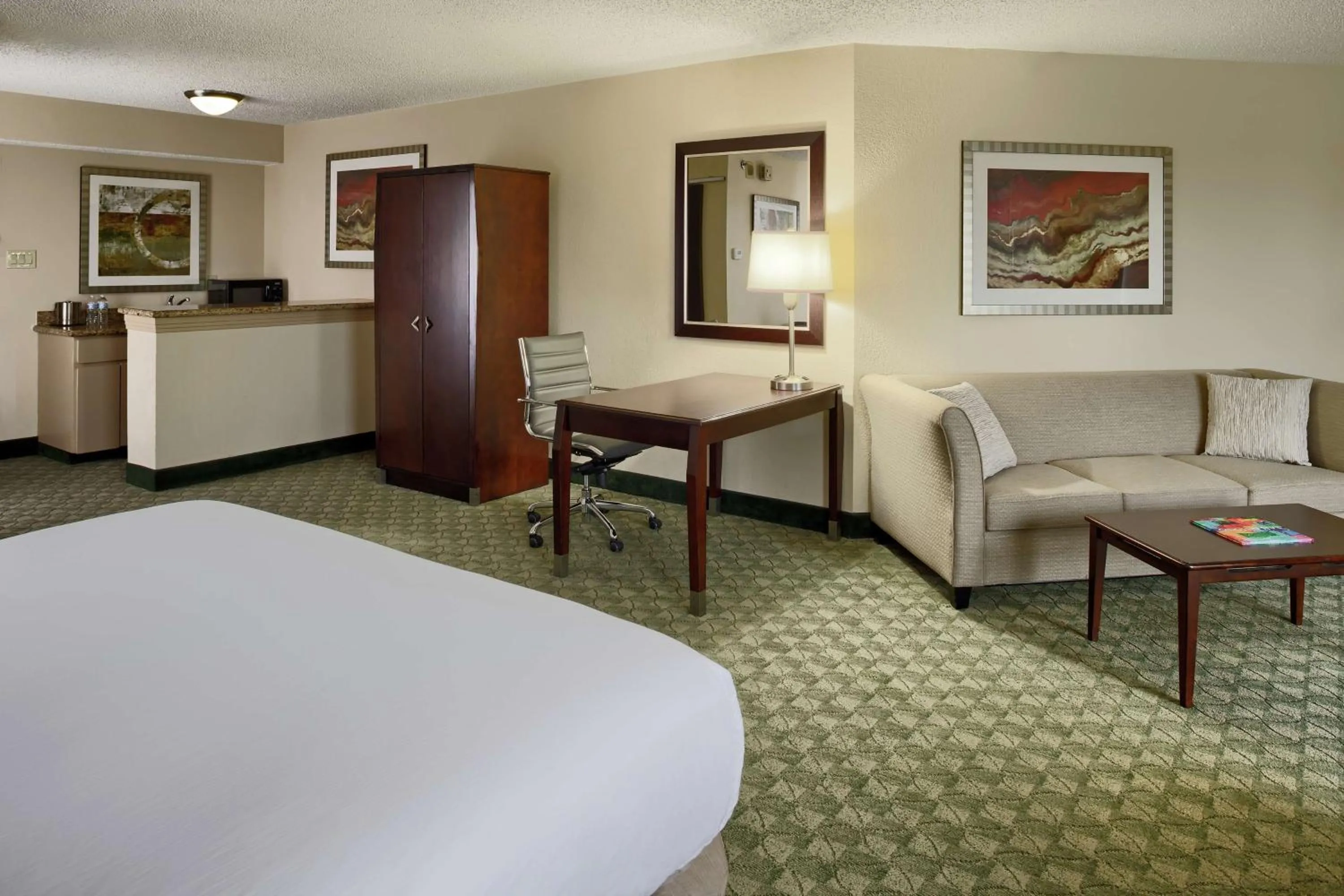 Bedroom, Bed in DoubleTree by Hilton San Antonio Downtown