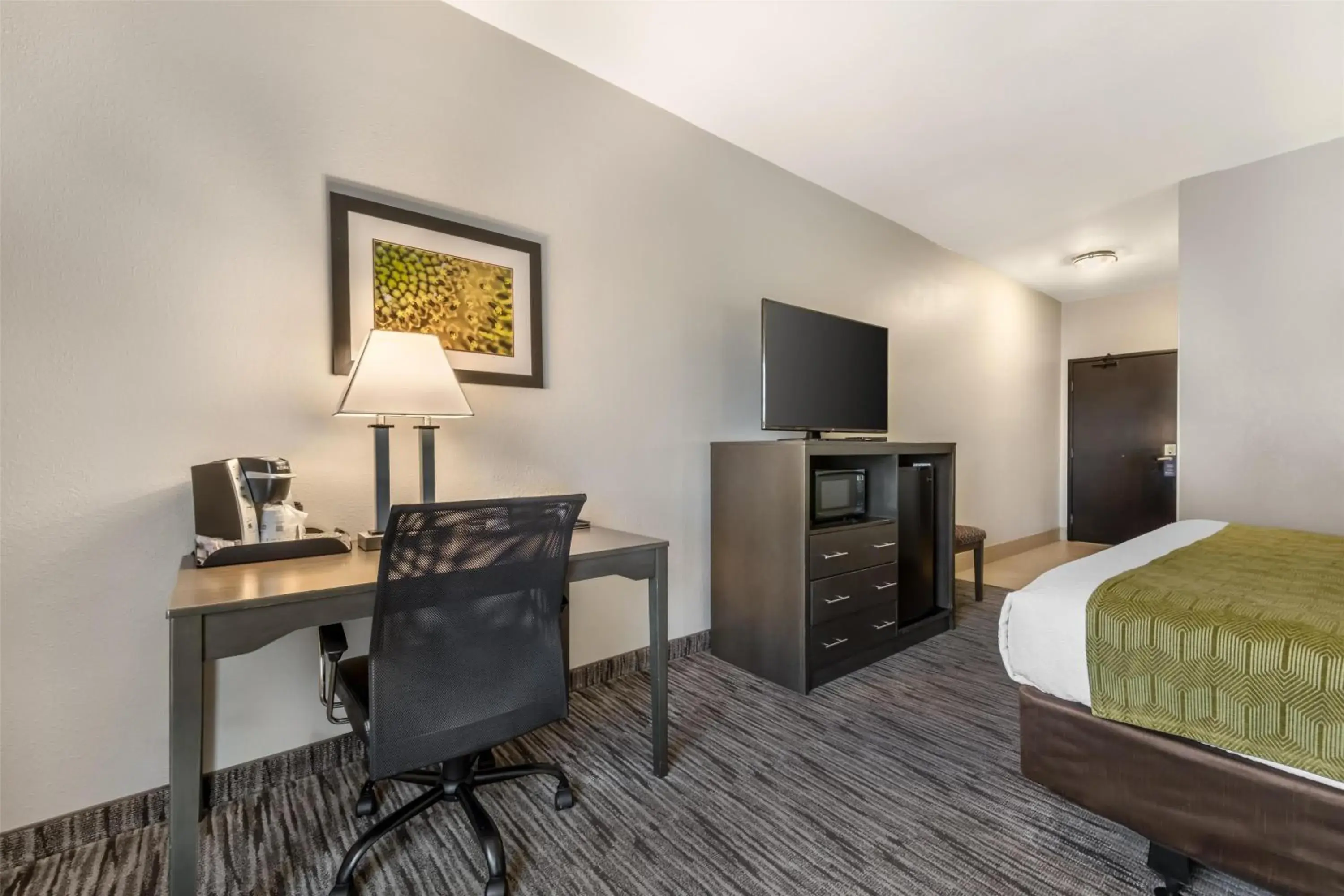 One-Bedroom King Suite with Kitchenette in Hotel Liberal by IHG One-Bedroom King Suite with Kitchenette in Hotel Liberal by IHG