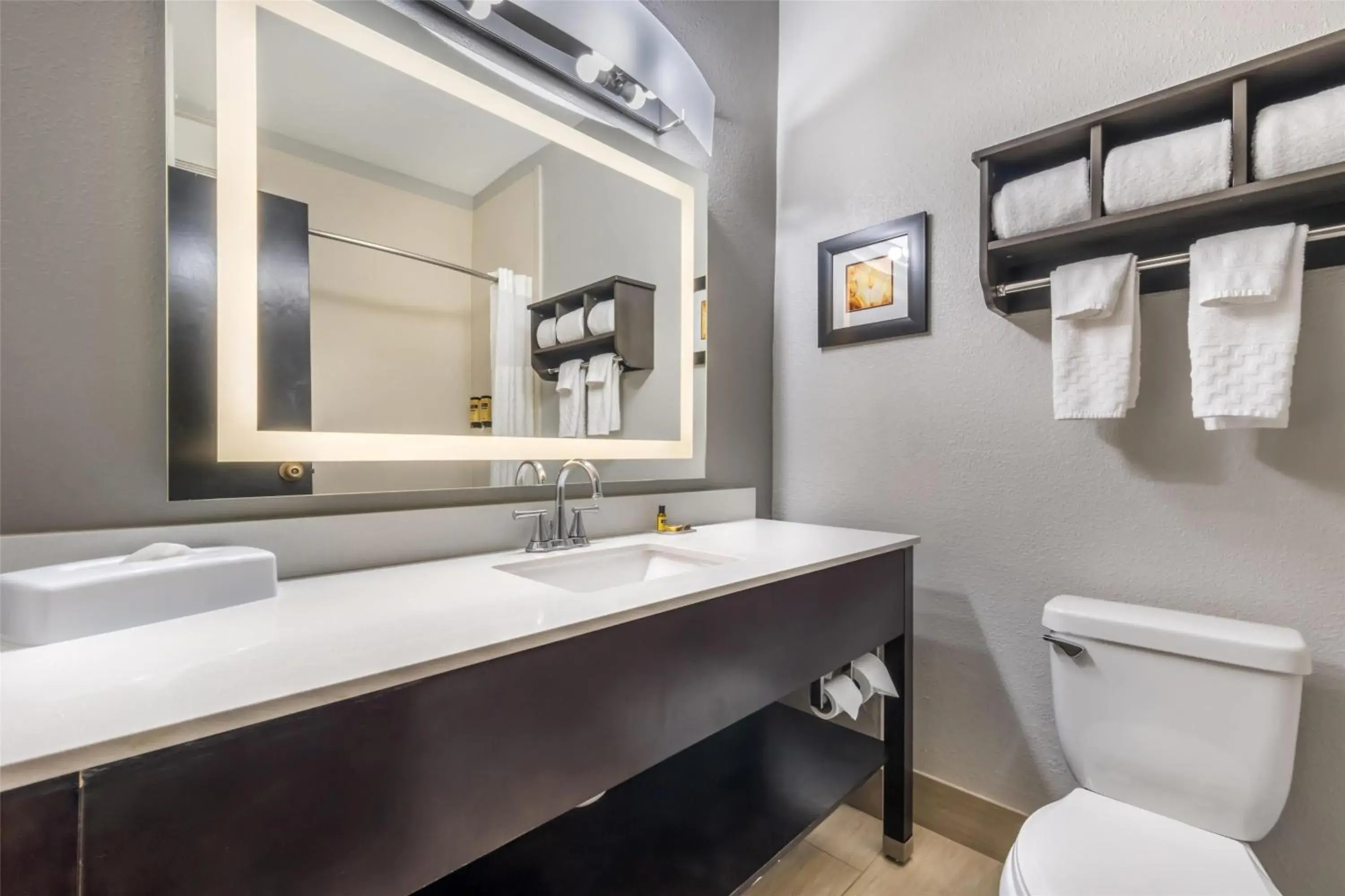 Standard King Room in Hotel Liberal by IHG Standard King Room in Hotel Liberal by IHG