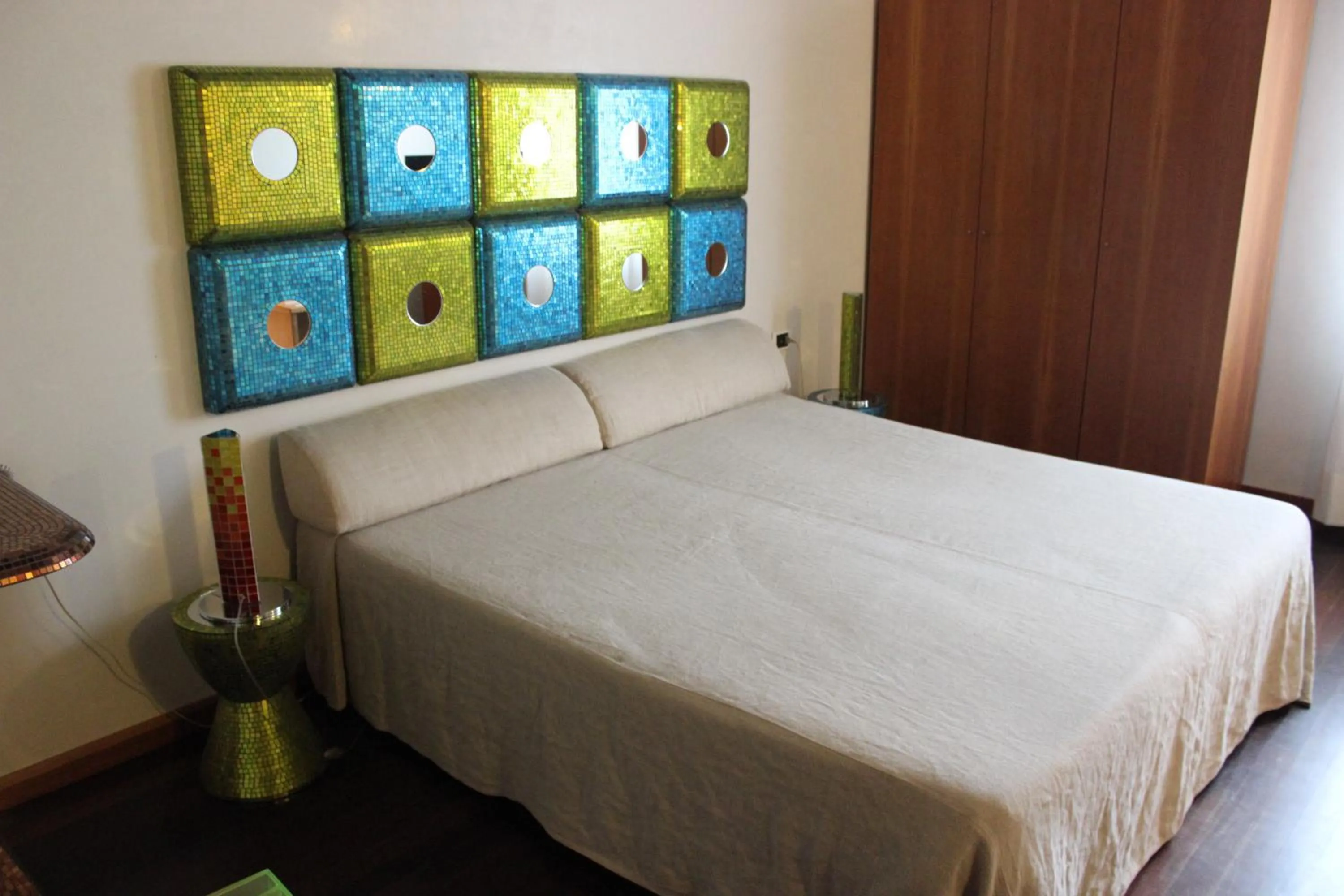 Photo of the whole room in Domus Orsoni